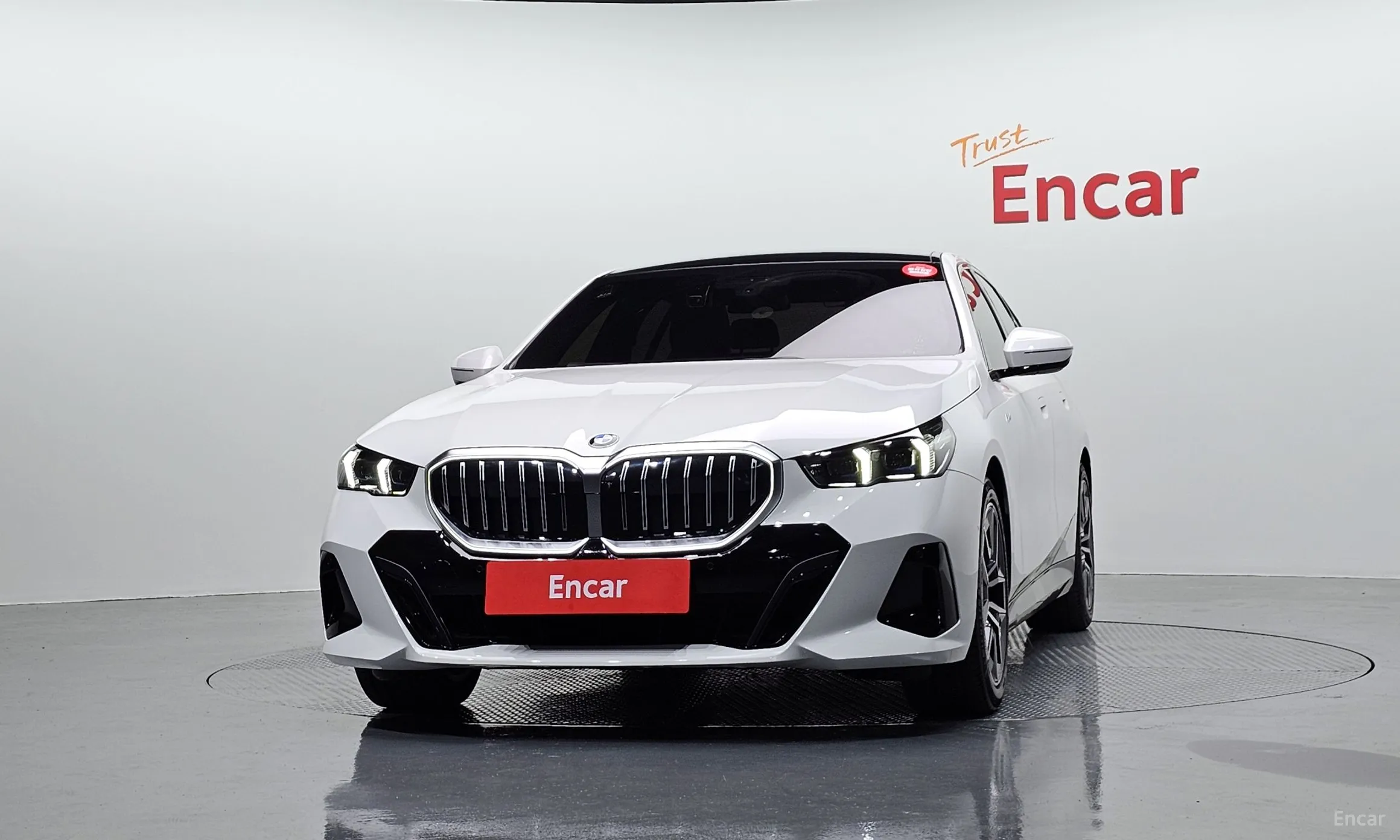 BMW 5 Series (G60) превью 3