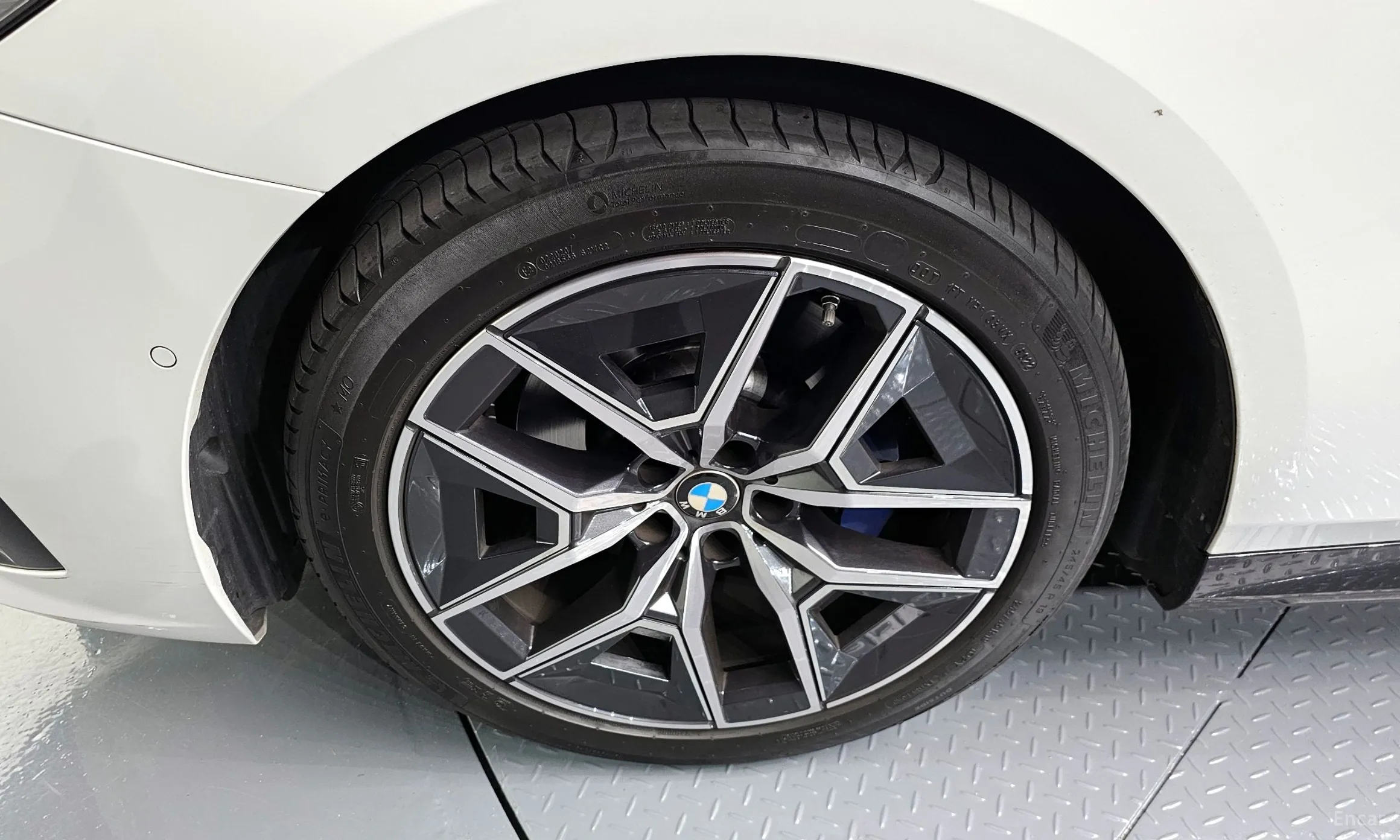 BMW 5 Series (G60) превью 5