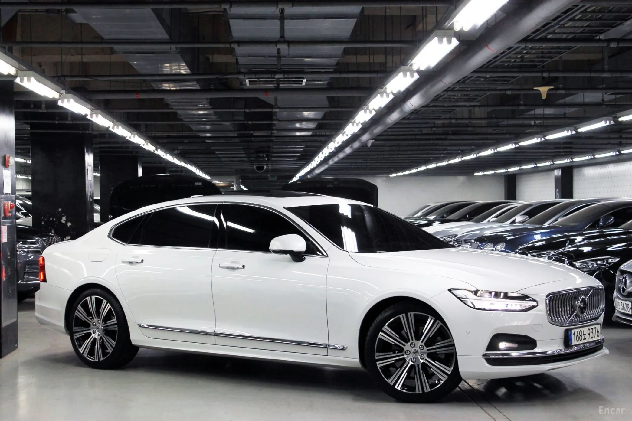 Volvo S90 превью 17