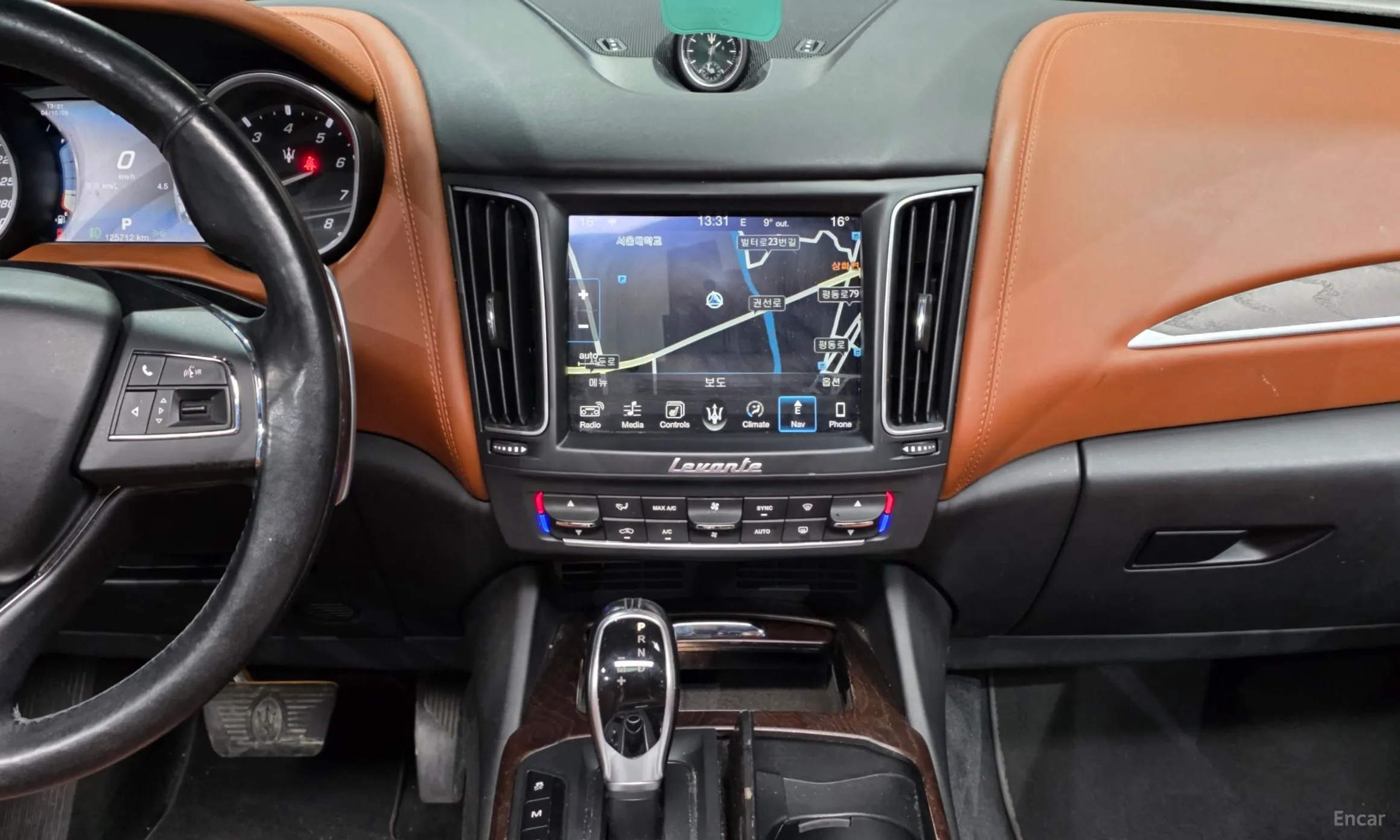 Maserati Levante превью 14