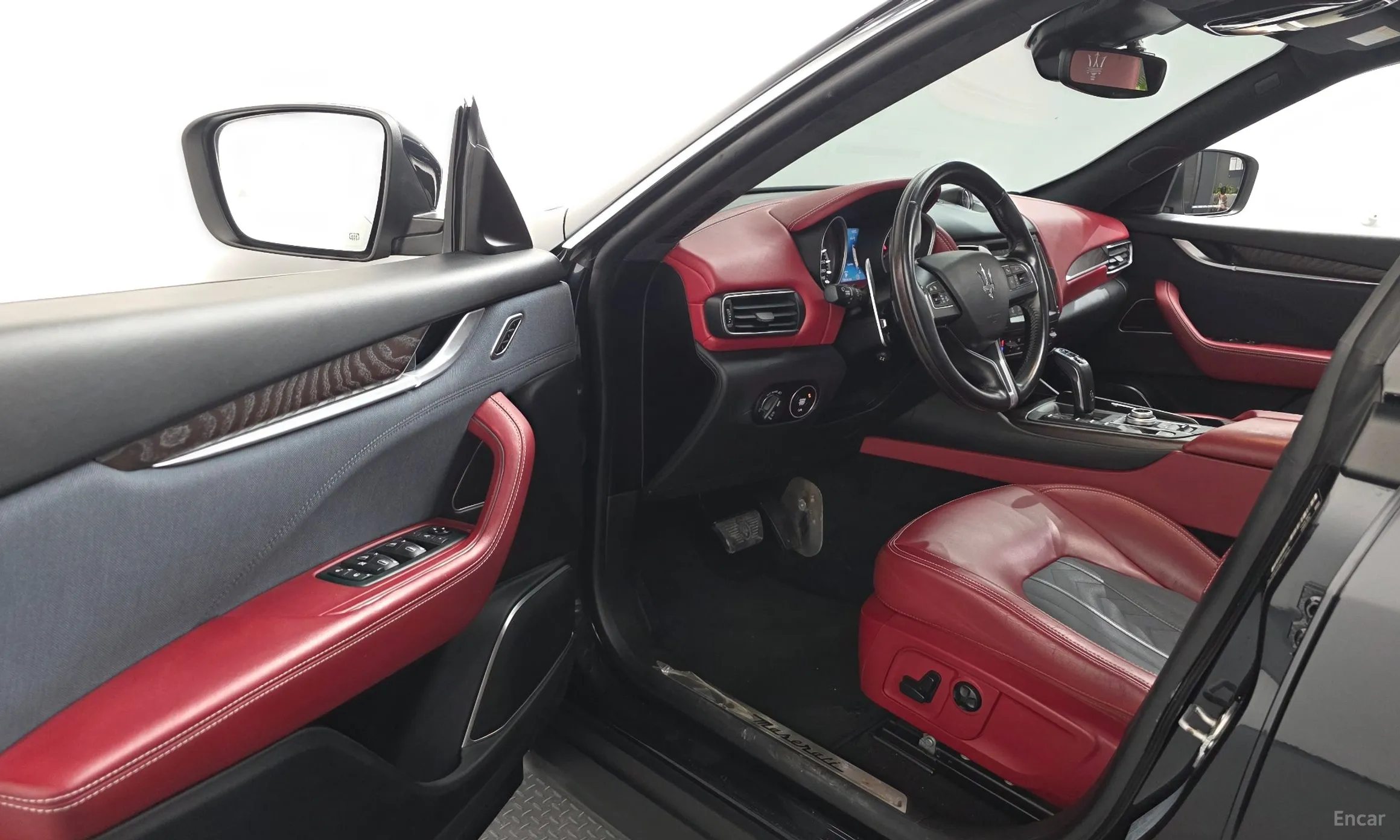 Maserati Levante превью 10