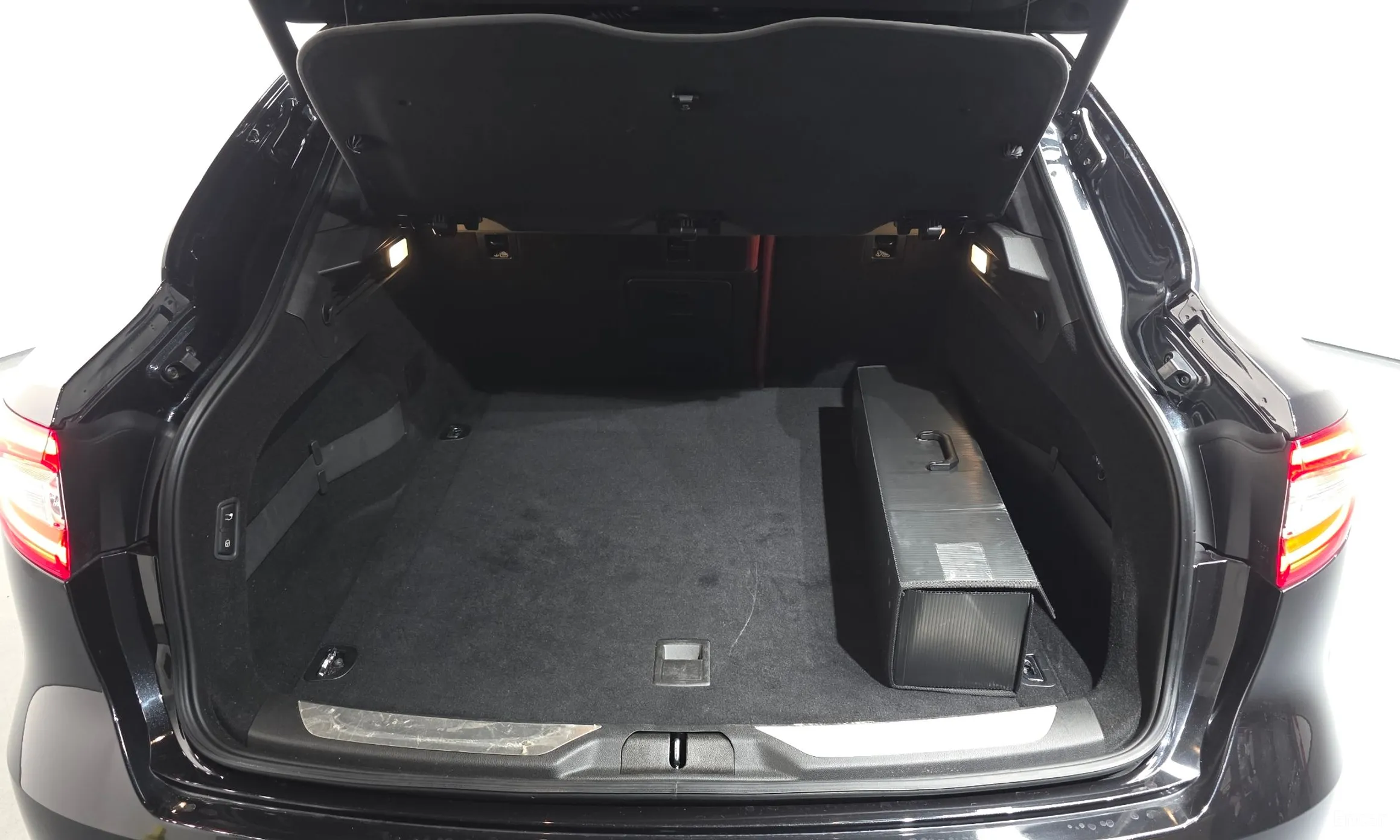 Maserati Levante превью 20