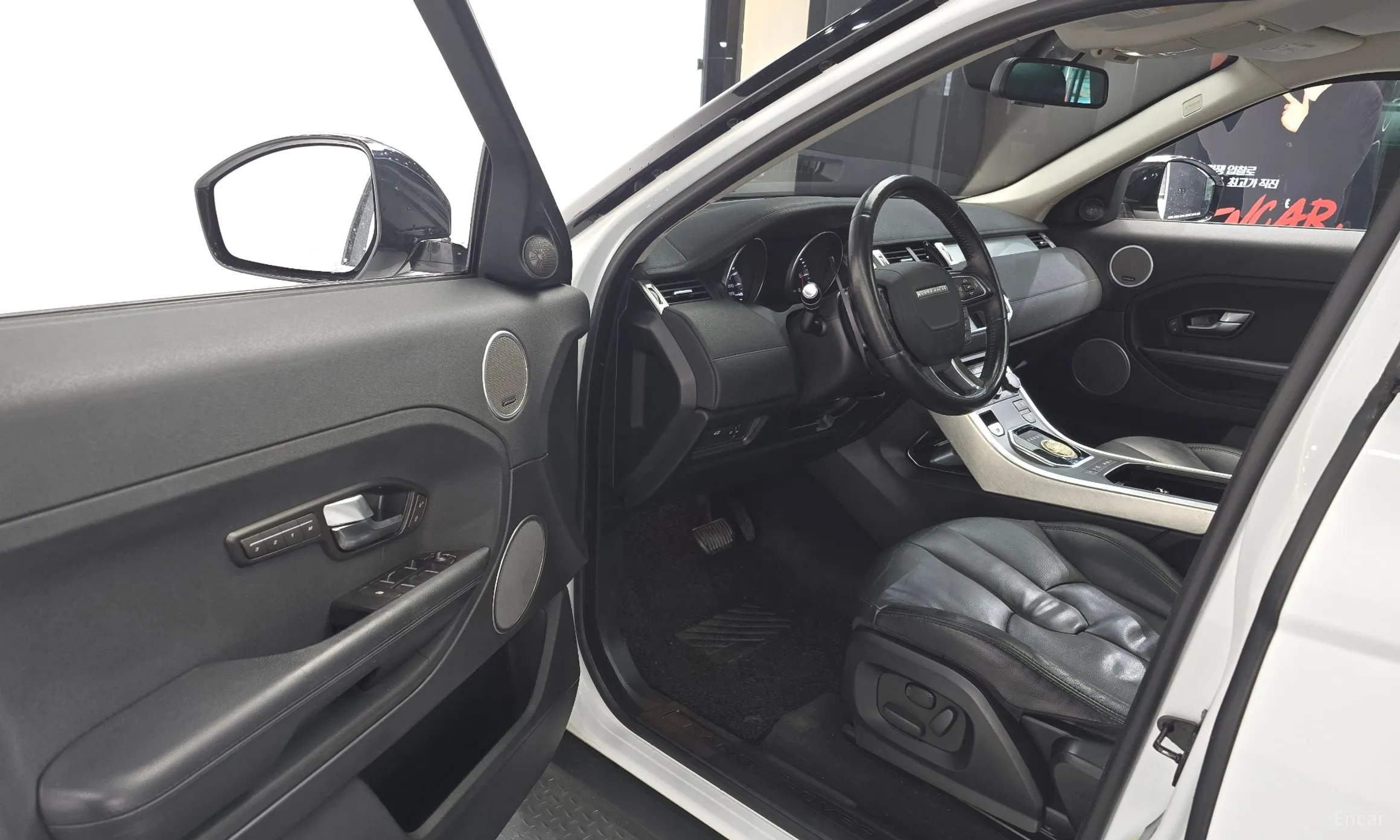 Land Rover Range Rover Evoque превью 10