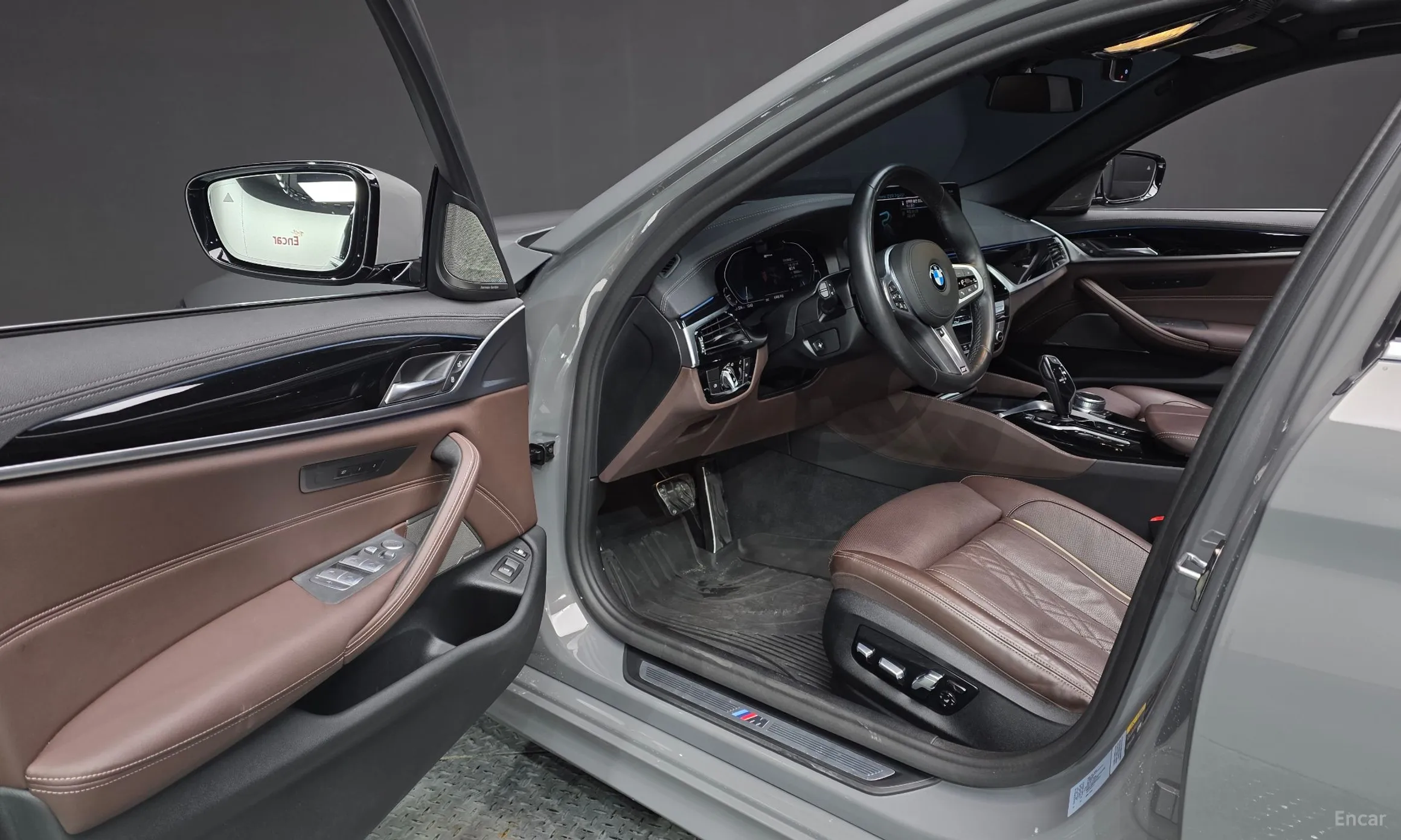 BMW 5 Series (G30) превью 10