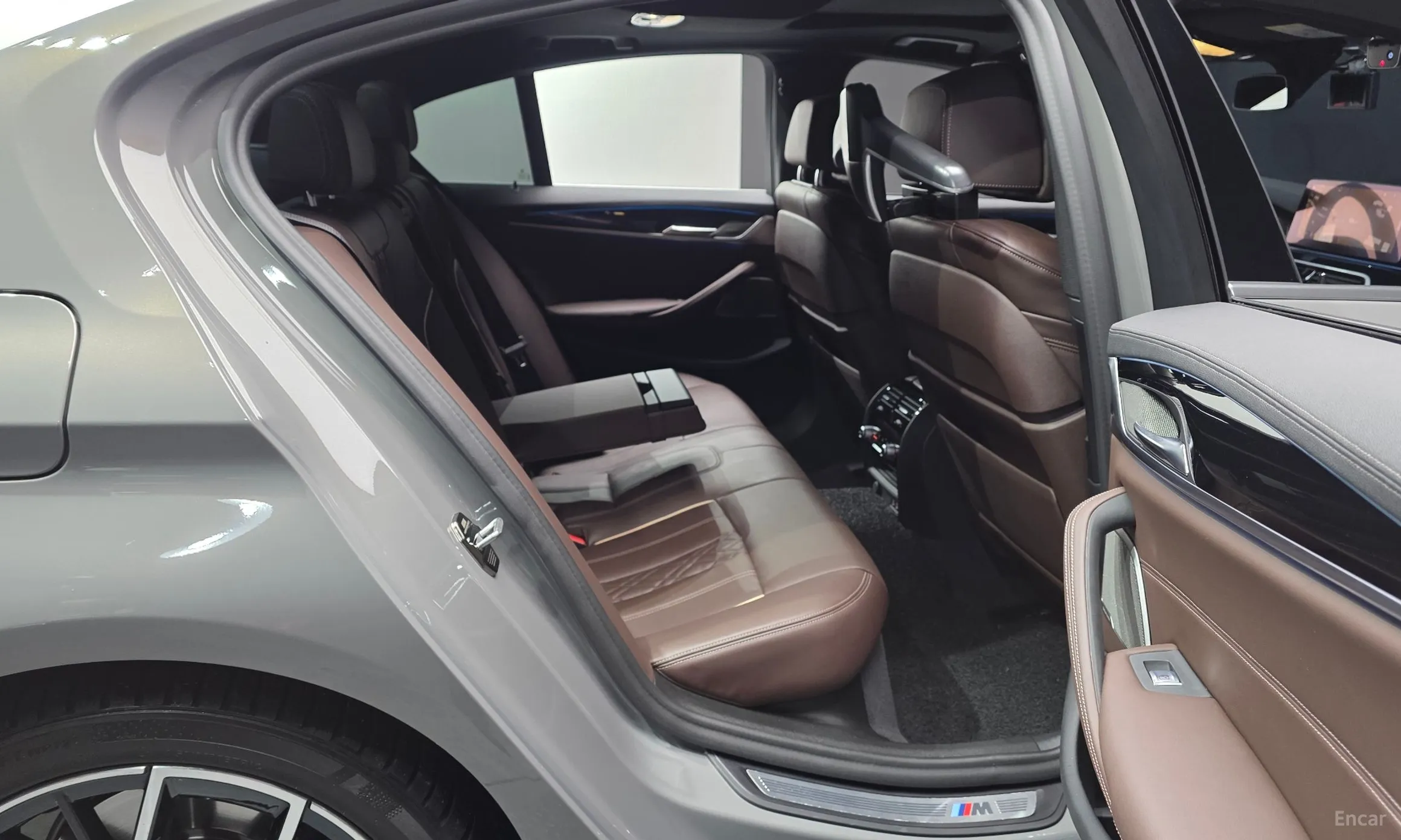 BMW 5 Series (G30) превью 12