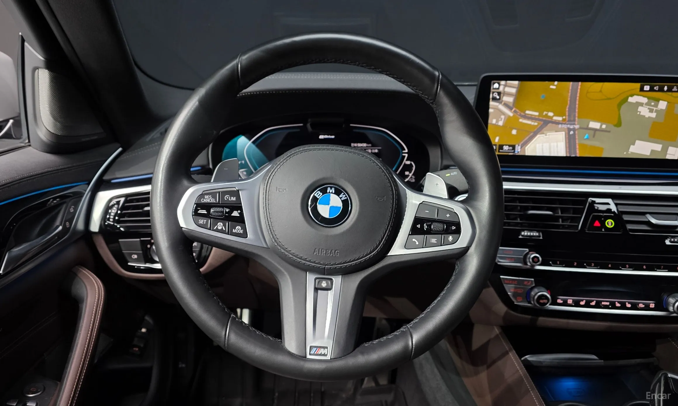 BMW 5 Series (G30) превью 13