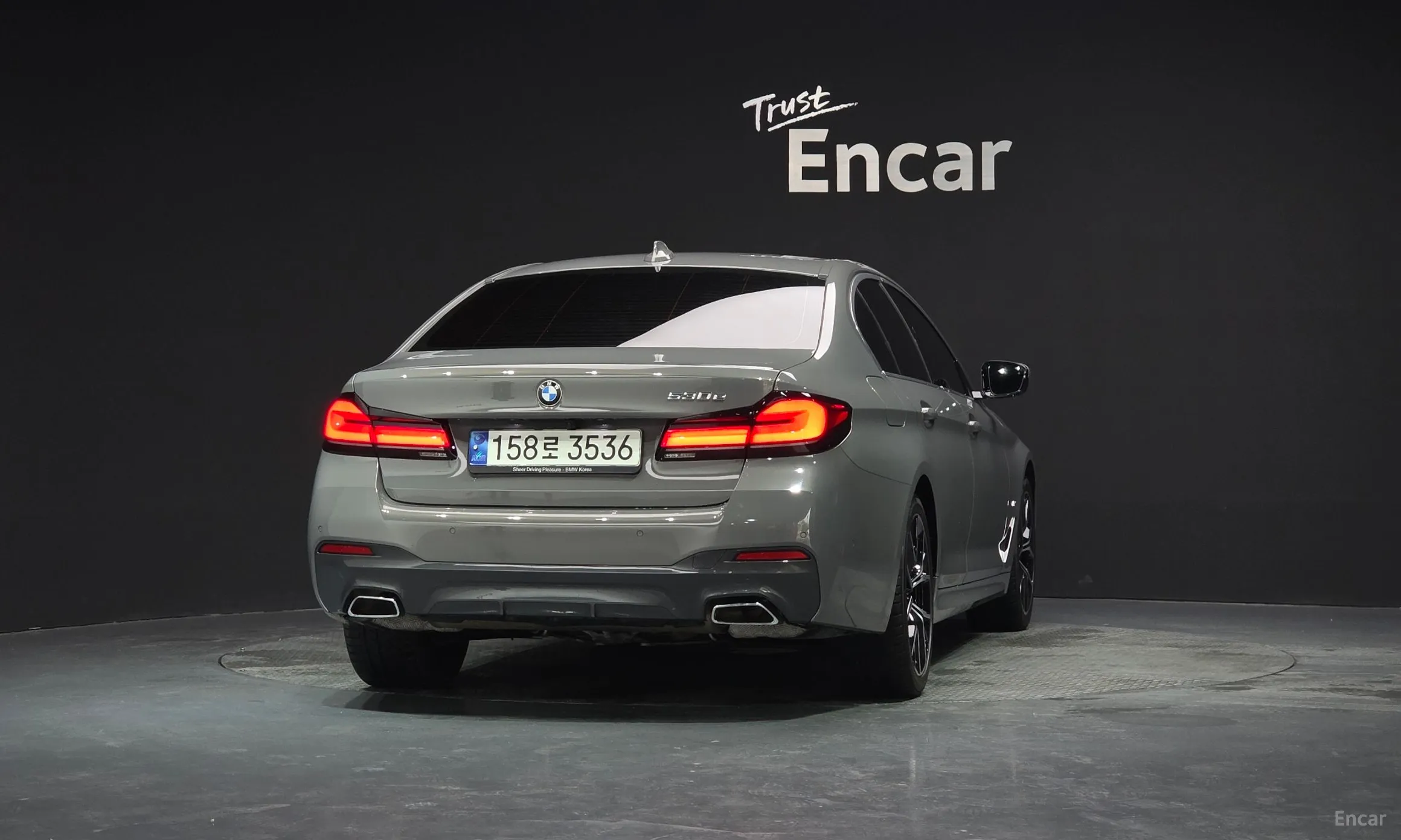 BMW 5 Series (G30) превью 4