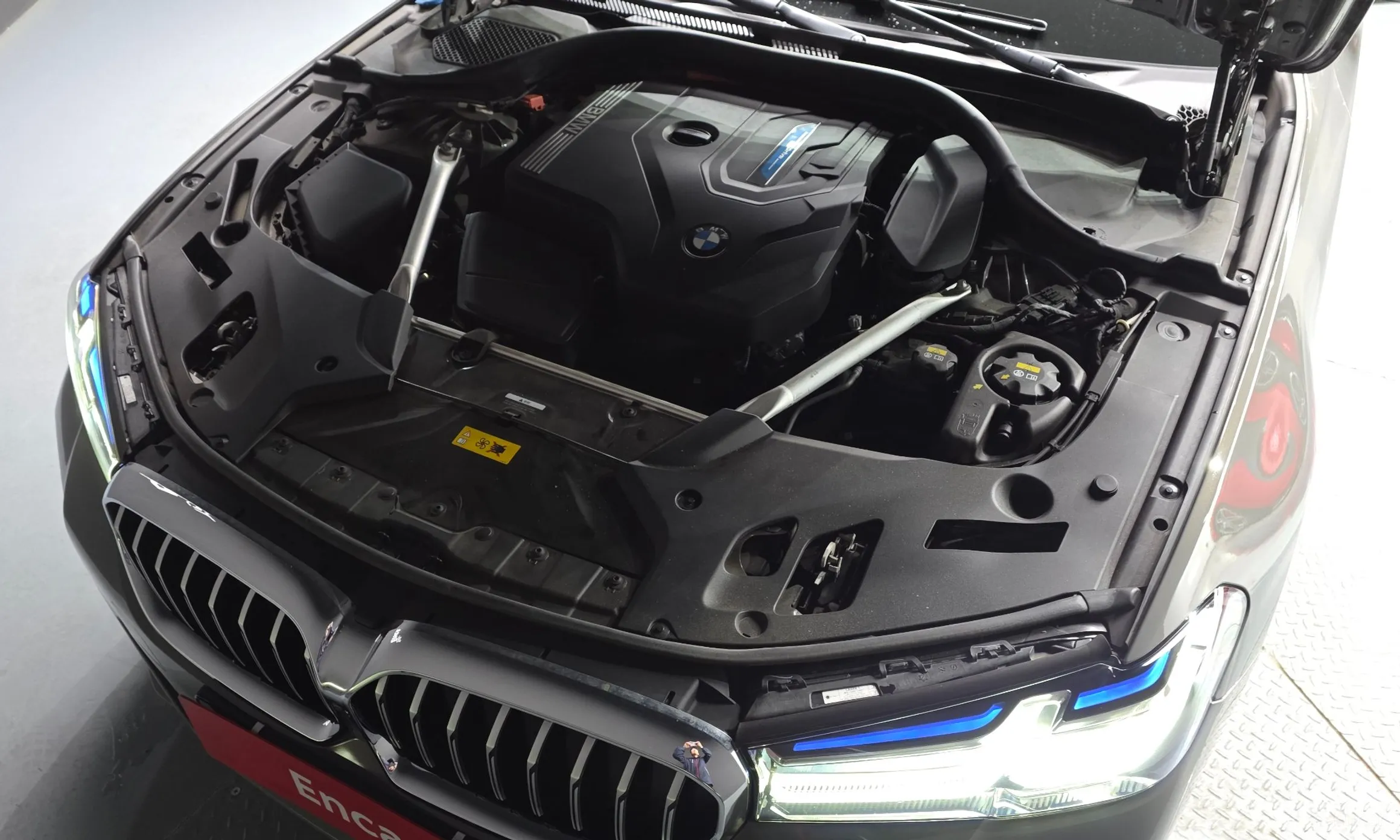 BMW 5 Series (G30) превью 6