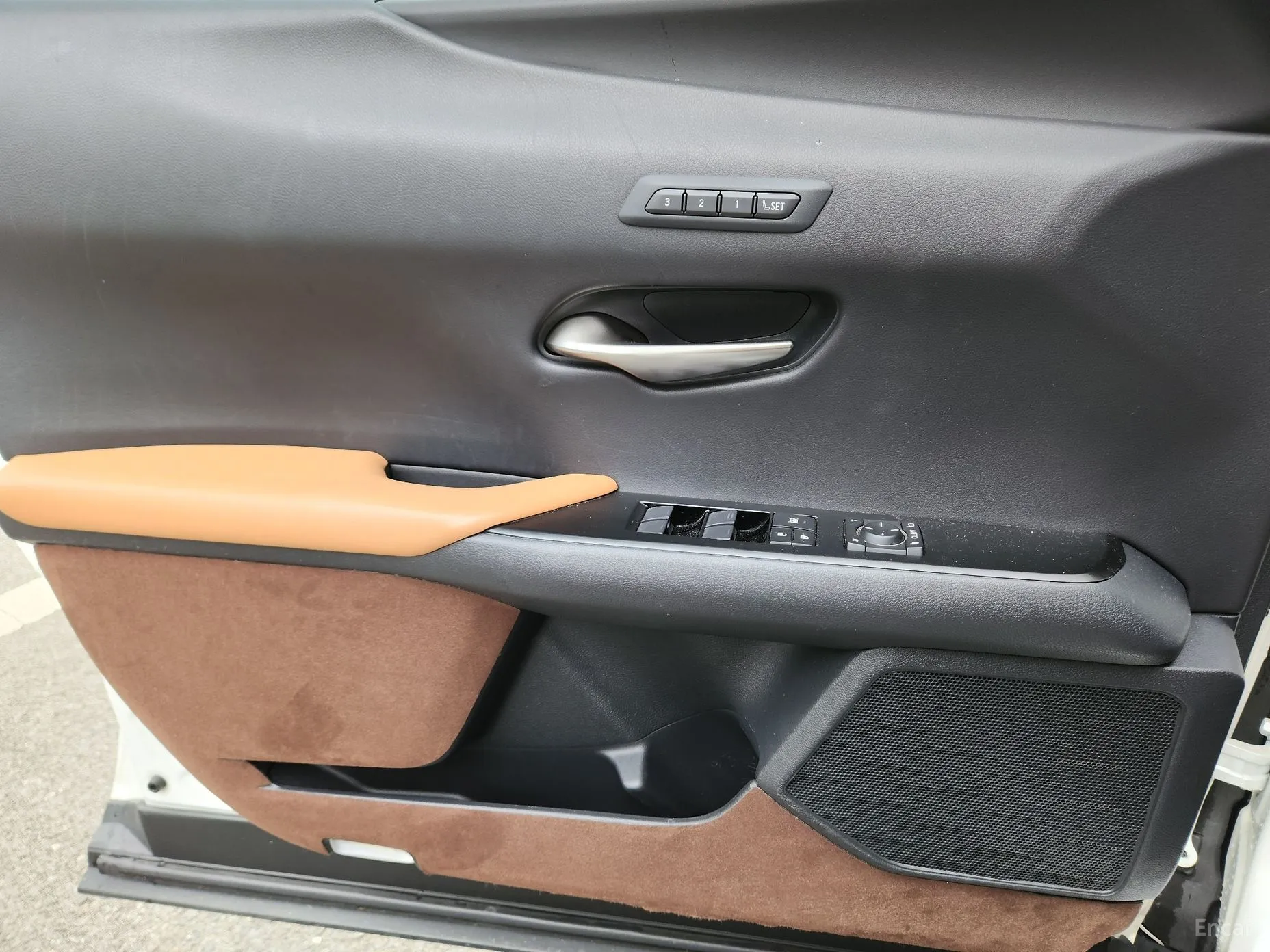 Lexus UX250h превью 13