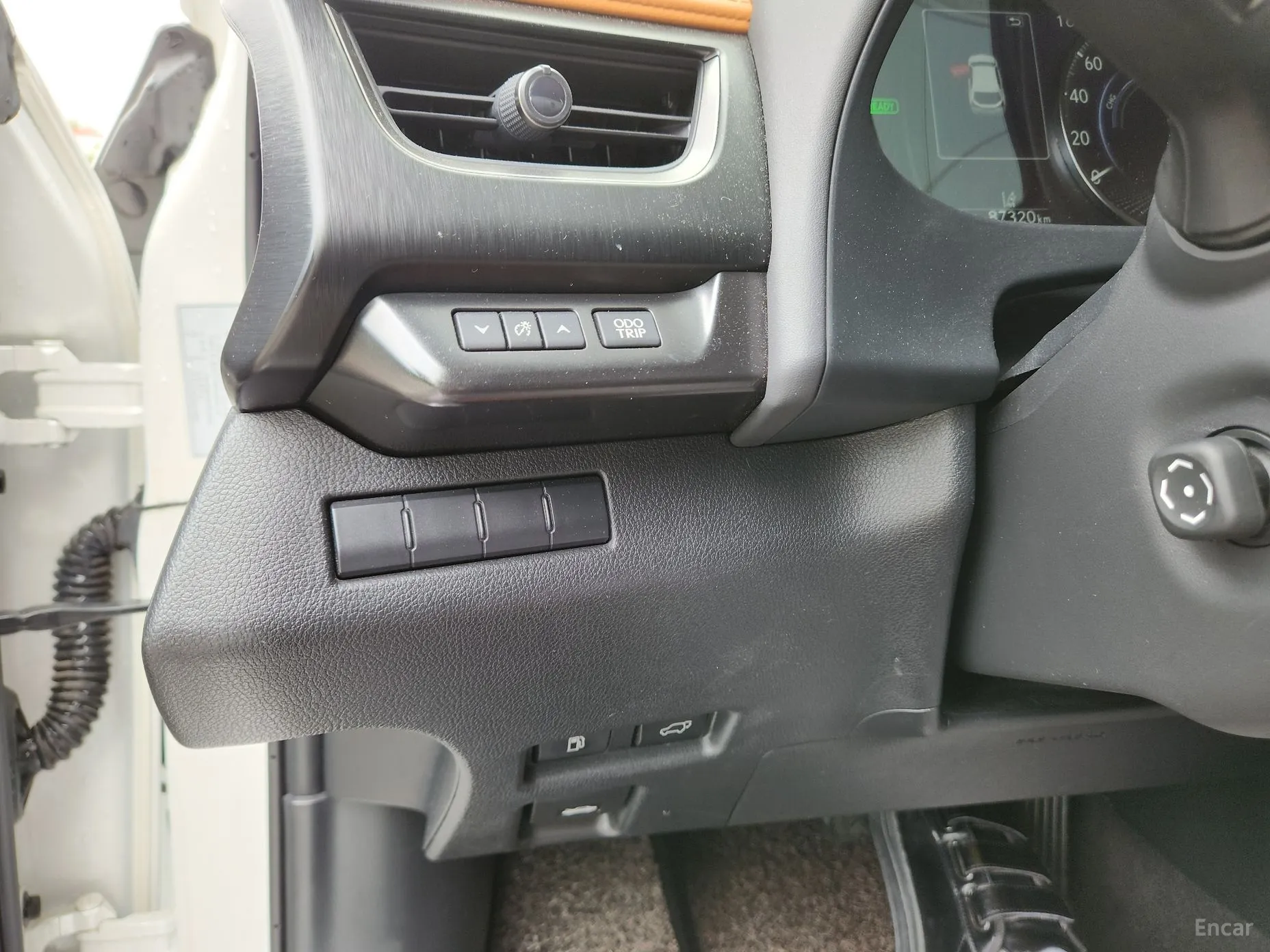 Lexus UX250h превью 20