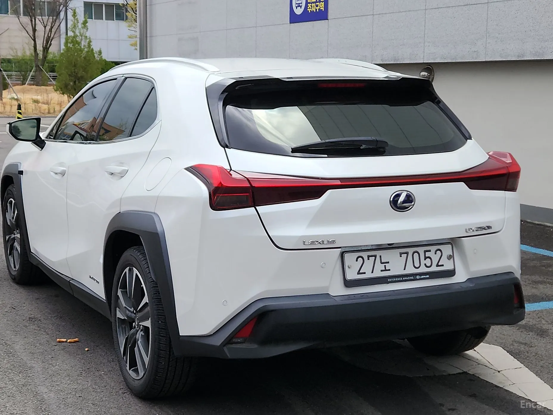 Lexus UX250h превью 4