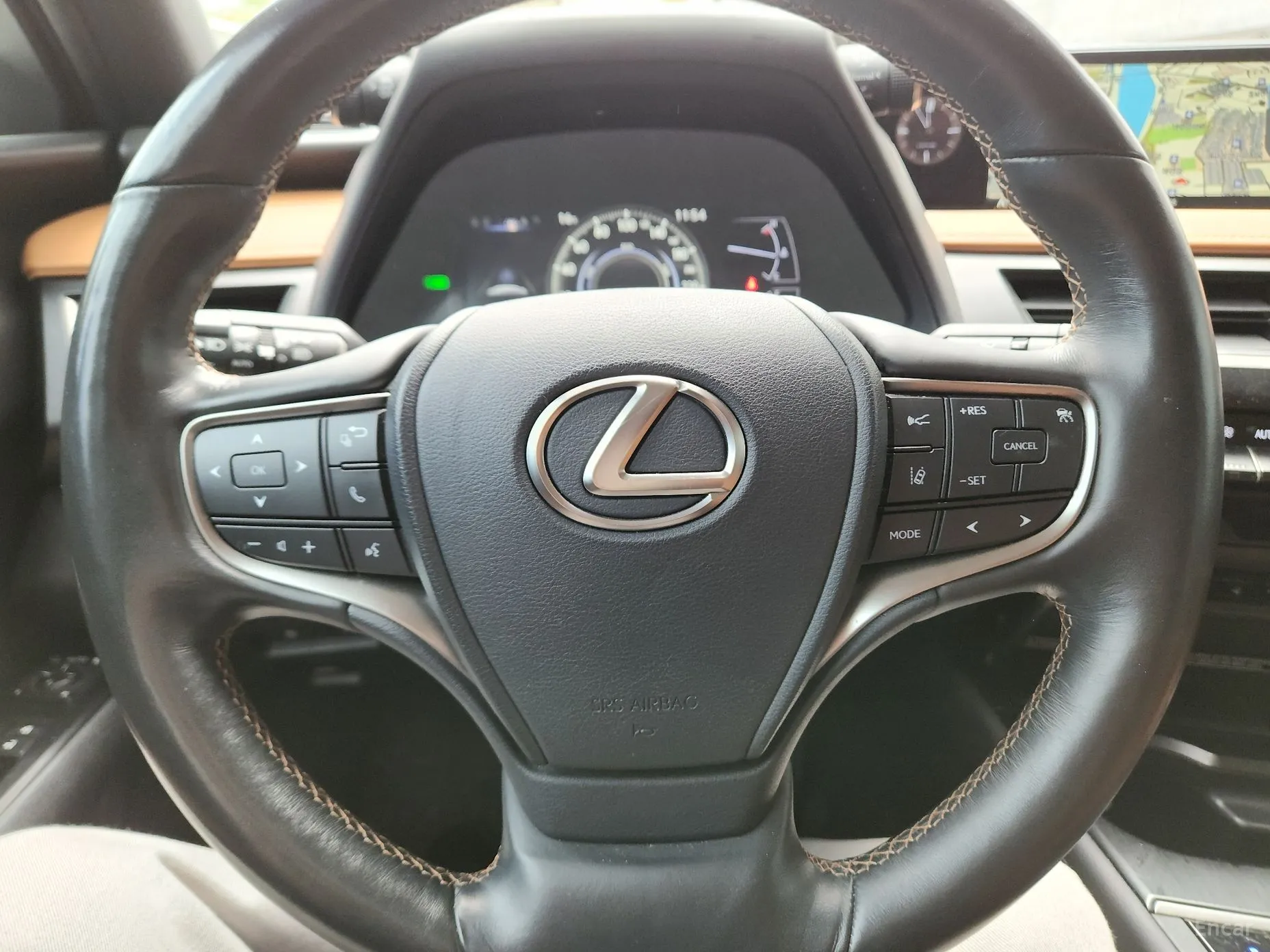 Lexus UX250h превью 7