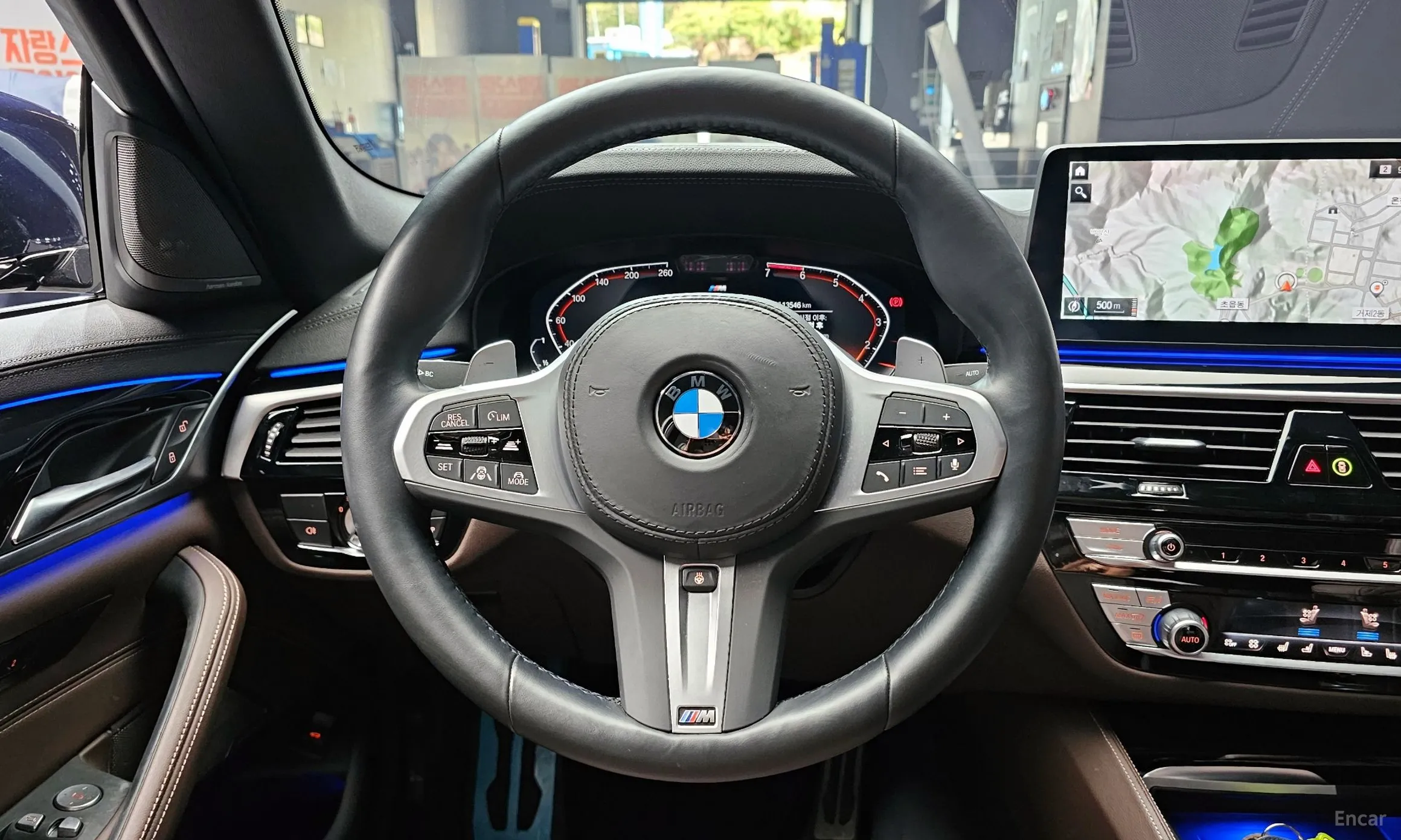 BMW 5 Series (G30) превью 13