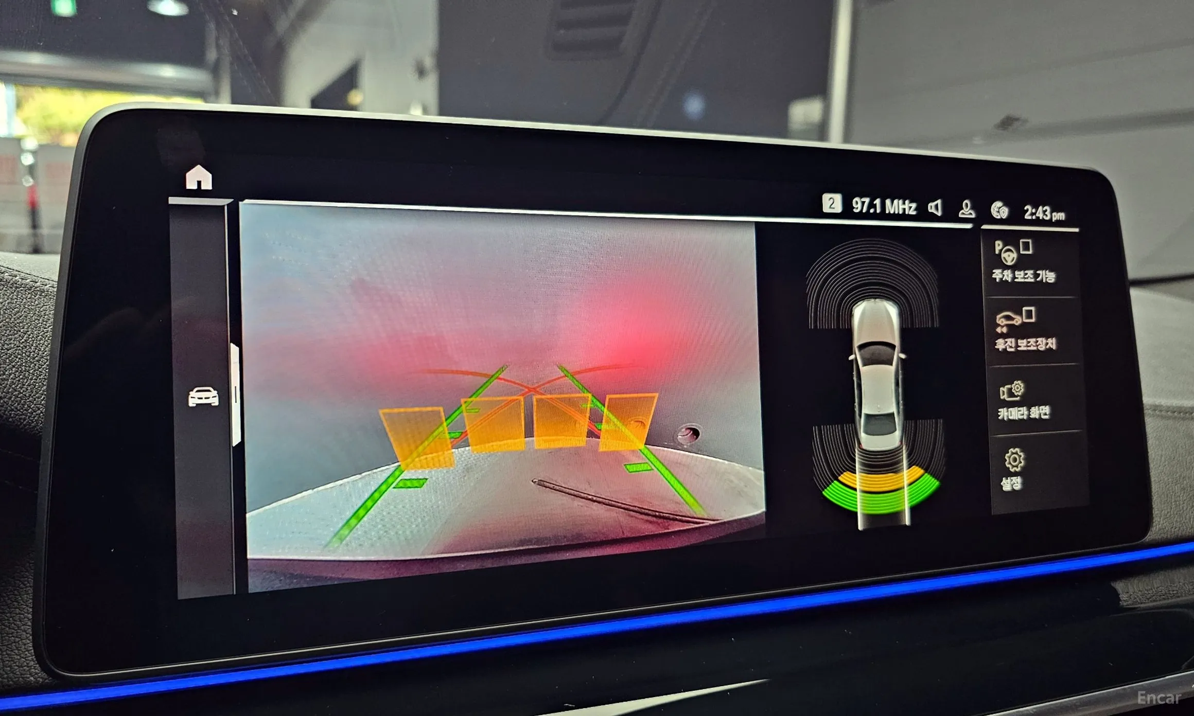 BMW 5 Series (G30) превью 14