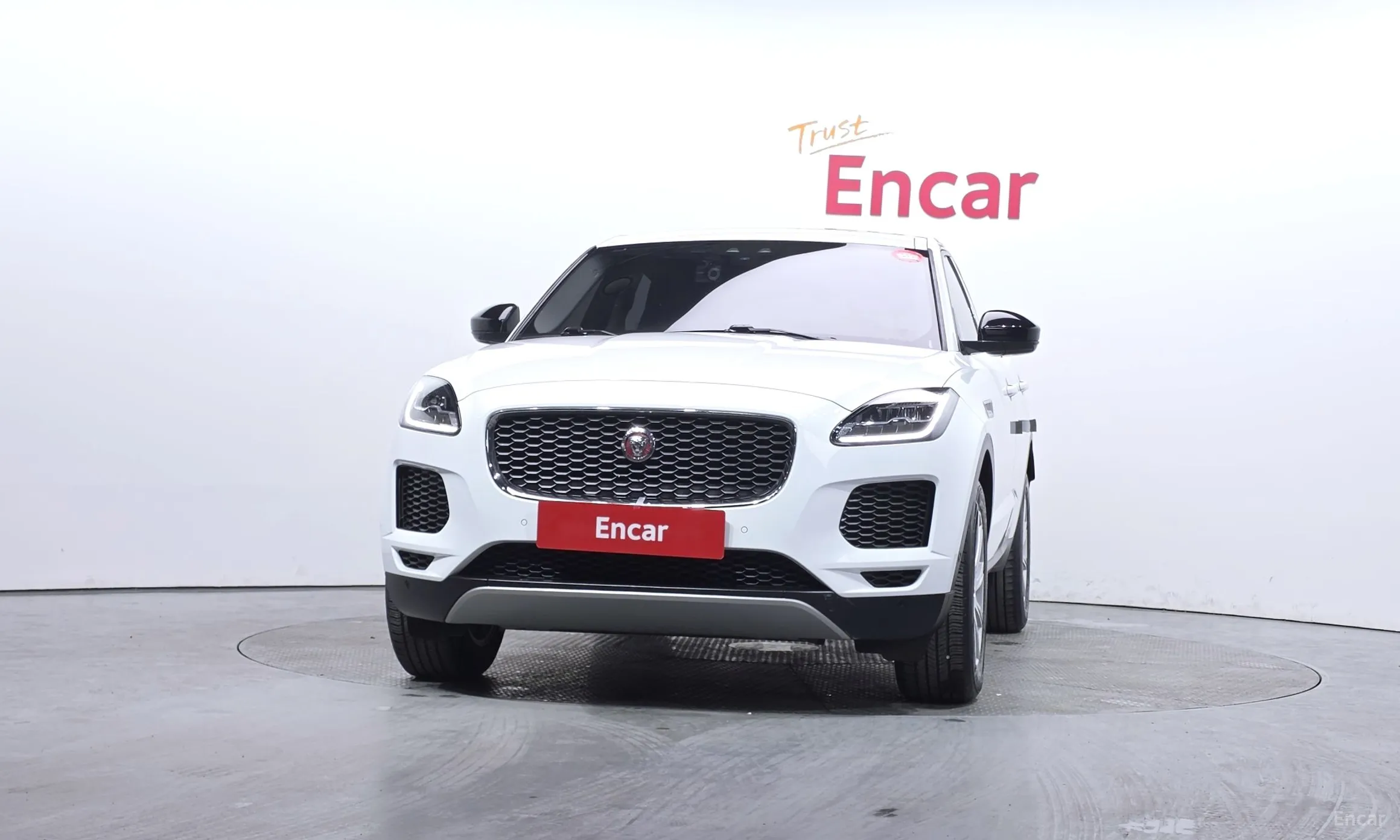 Jaguar E-PACE превью 3