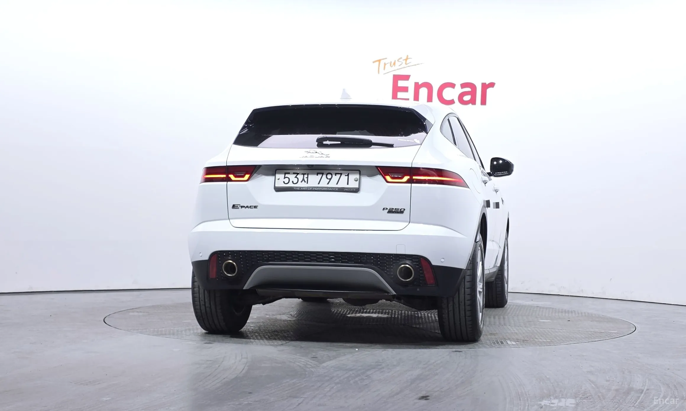 Jaguar E-PACE превью 4