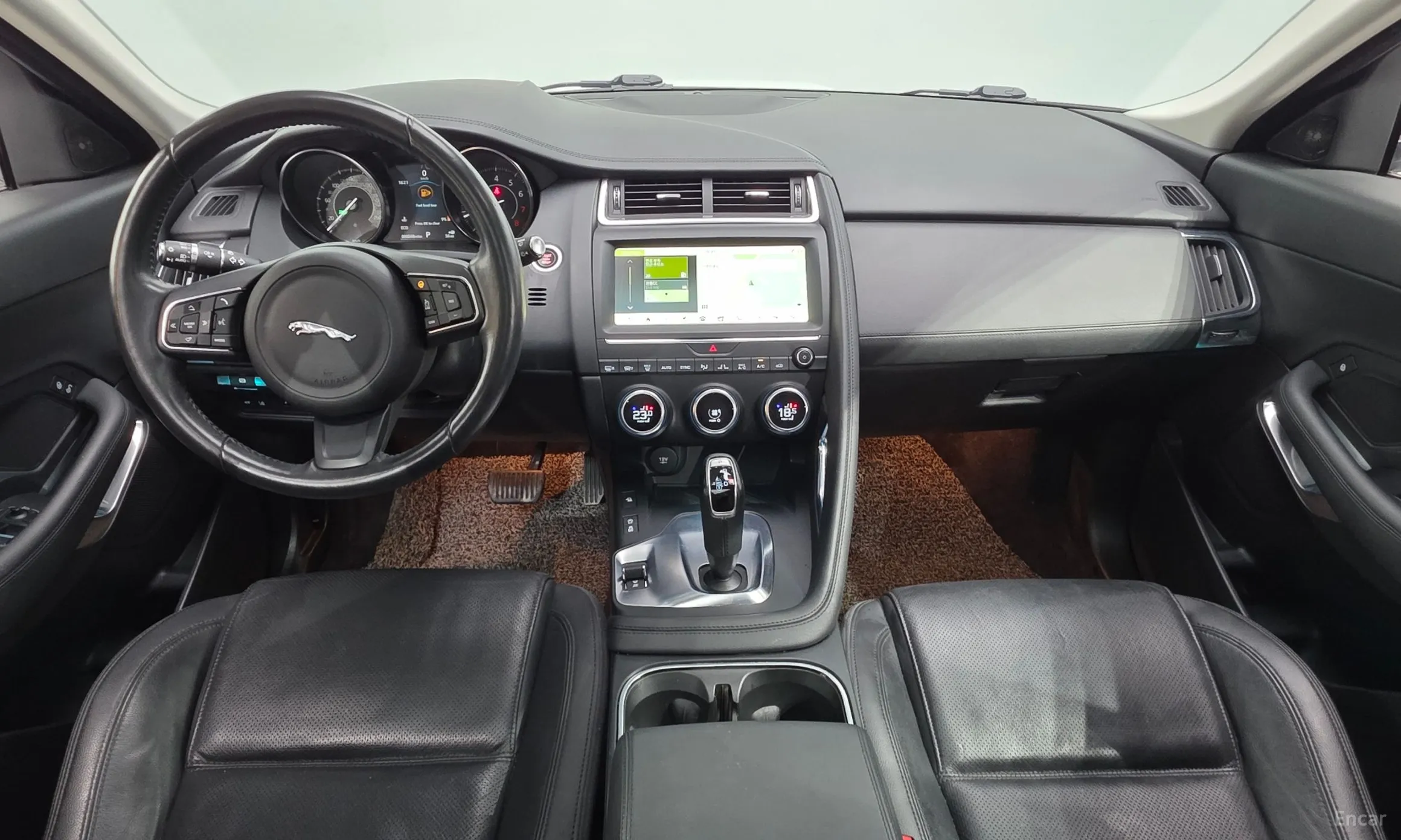 Jaguar E-PACE превью 7