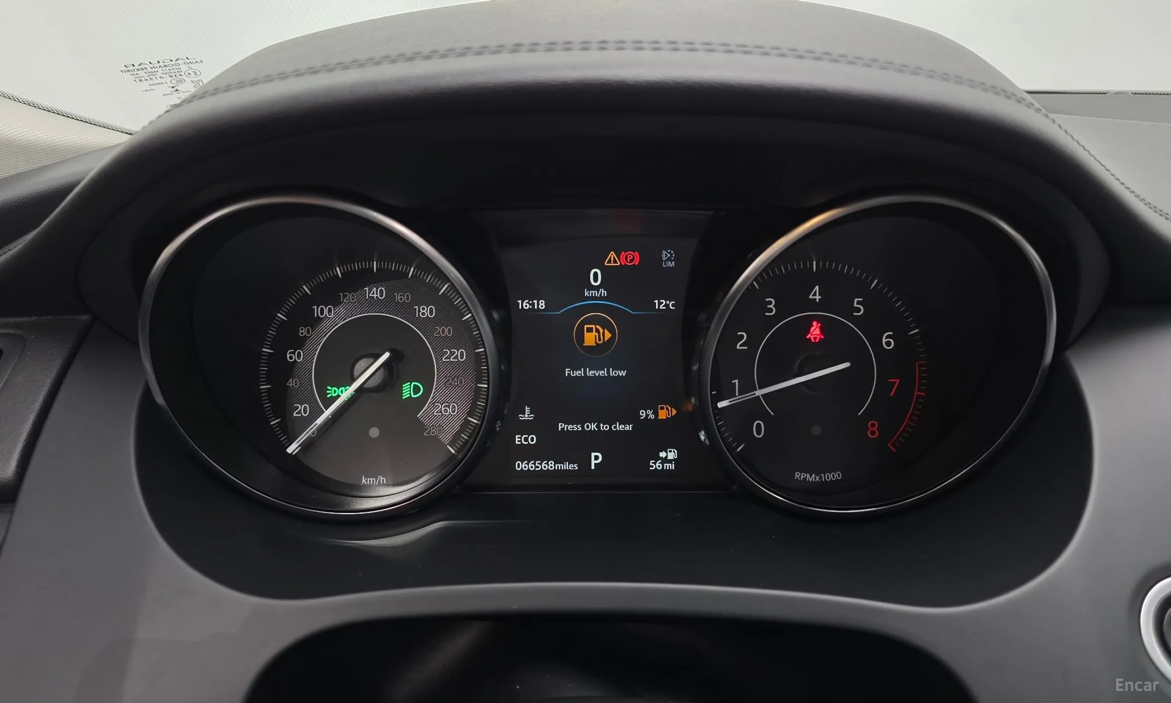 Jaguar E-PACE превью 8