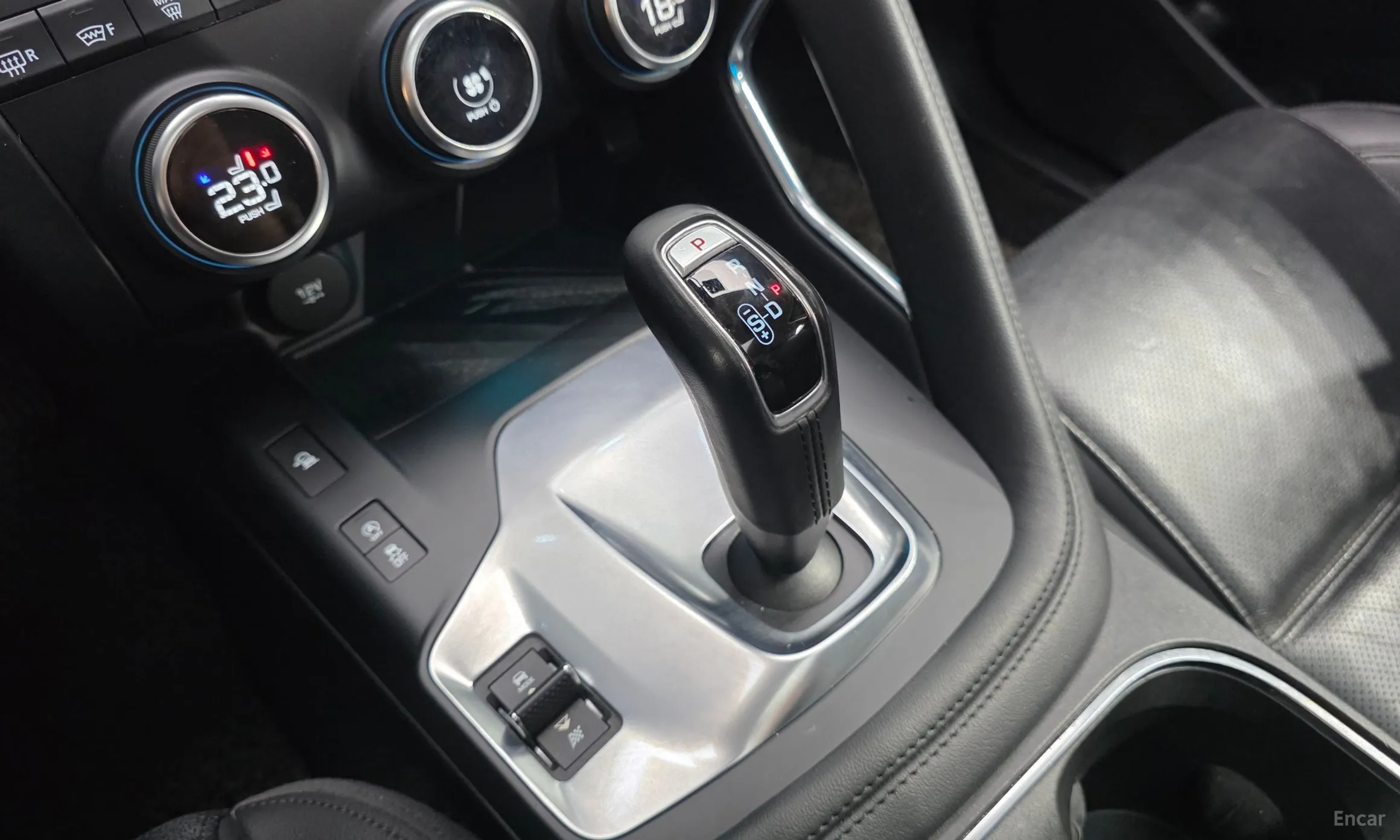 Jaguar E-PACE превью 9