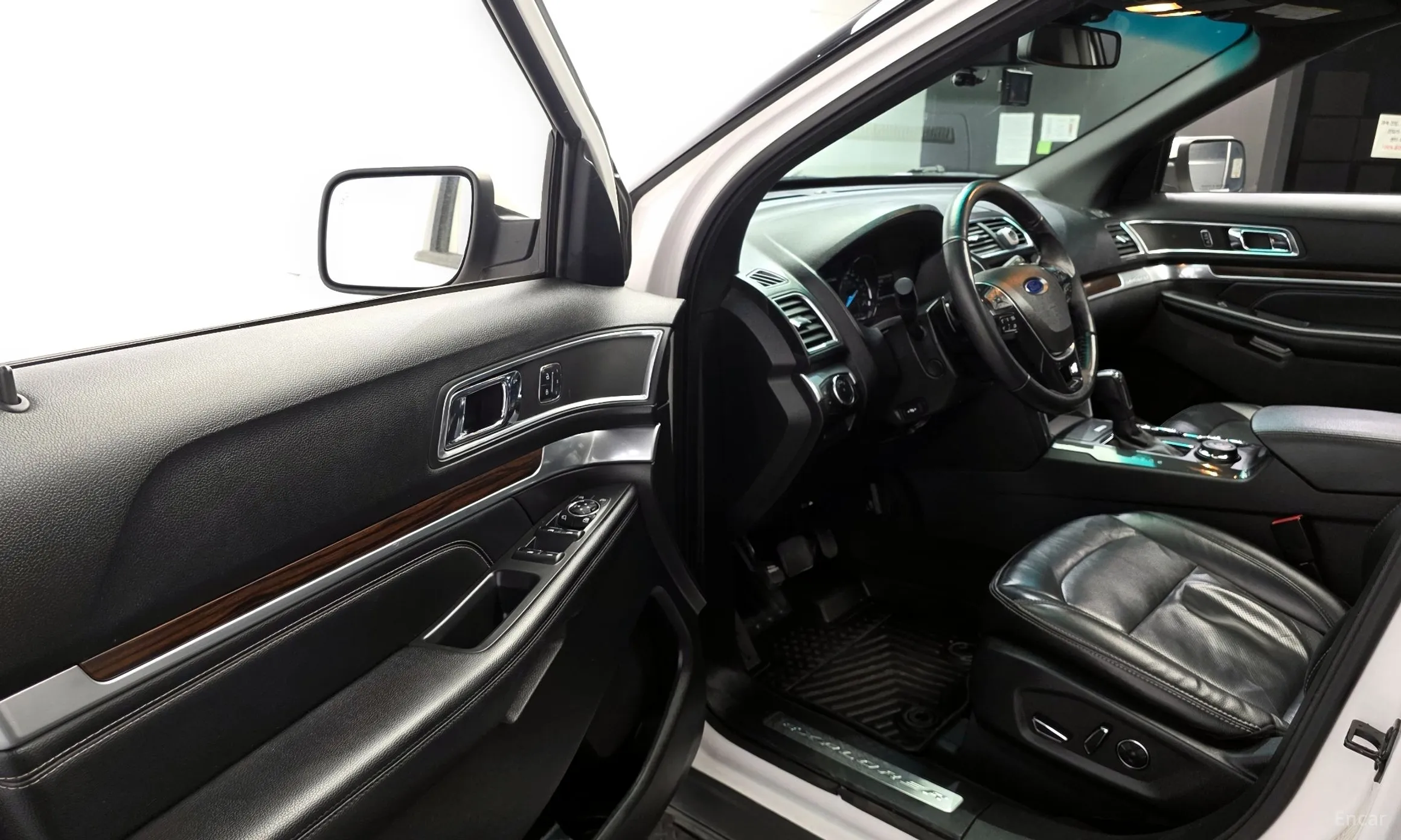 Ford Explorer превью 10