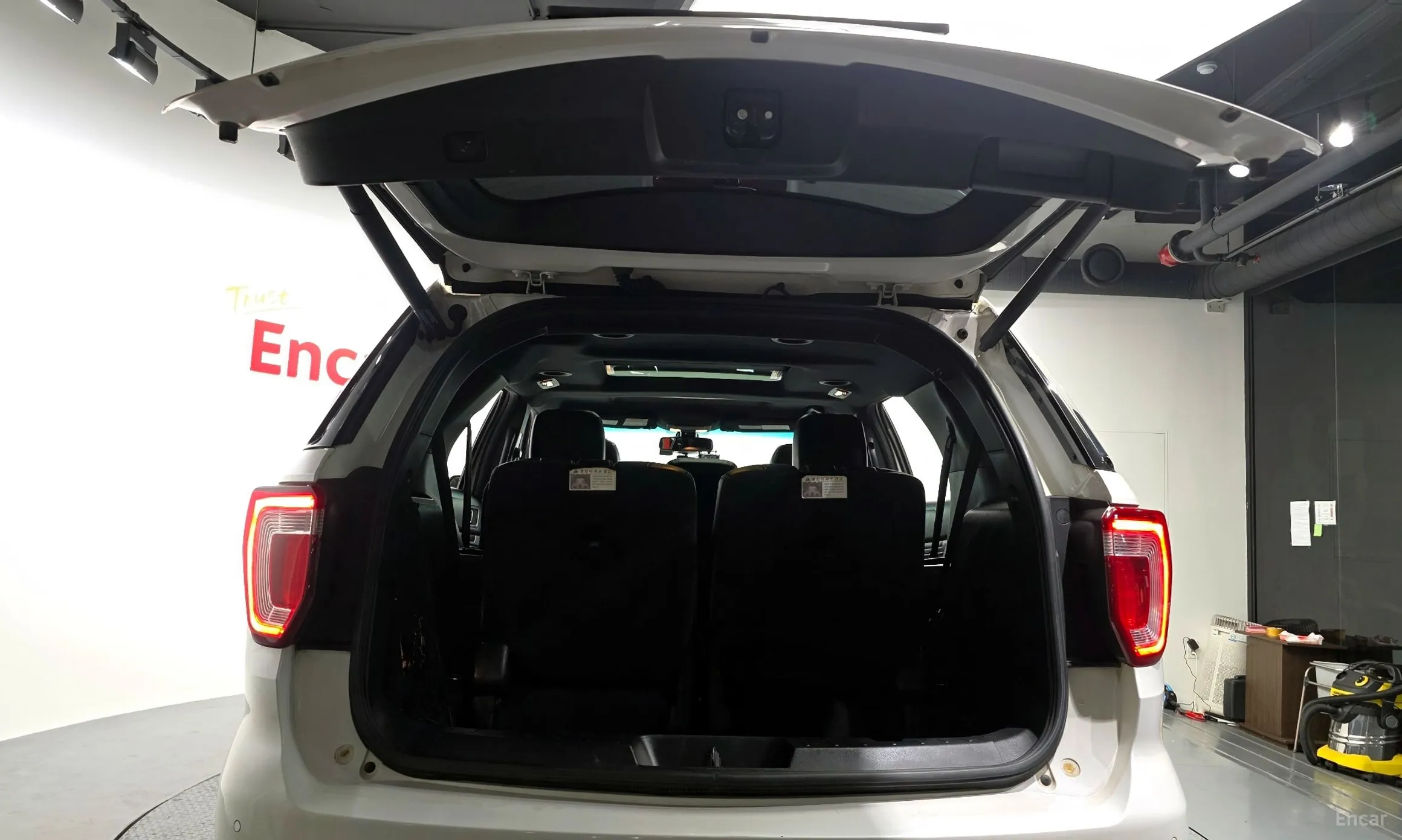 Ford Explorer превью 19