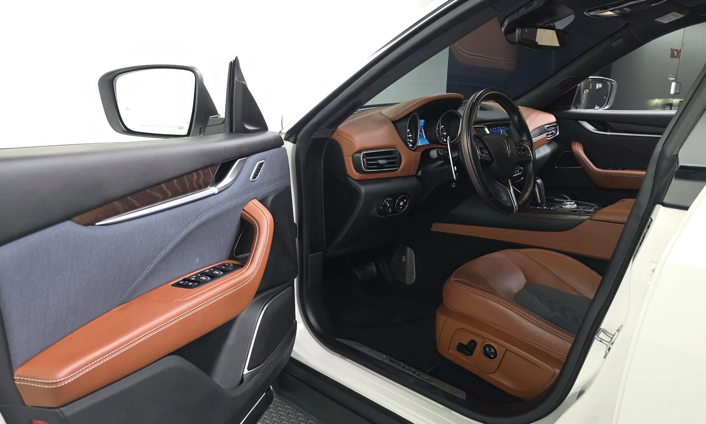 Maserati Levante превью 10