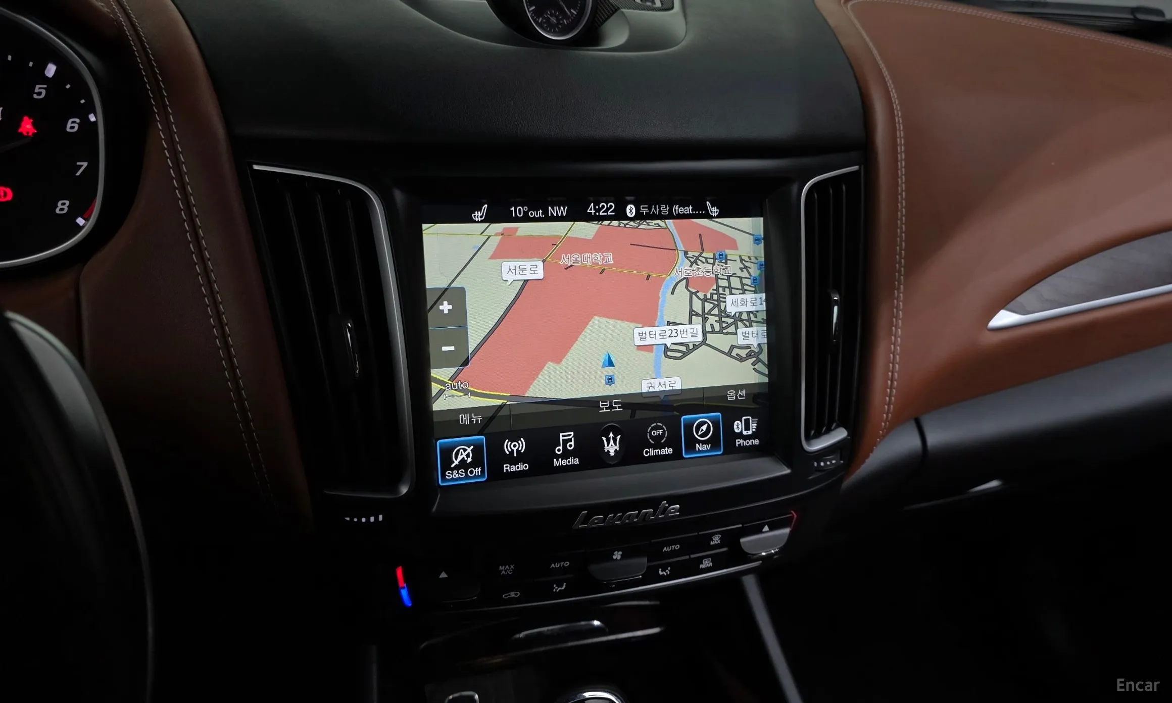 Maserati Levante превью 14