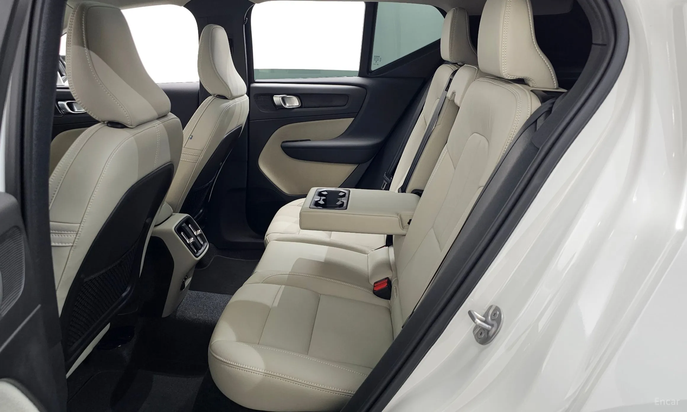 Volvo XC40 превью 11