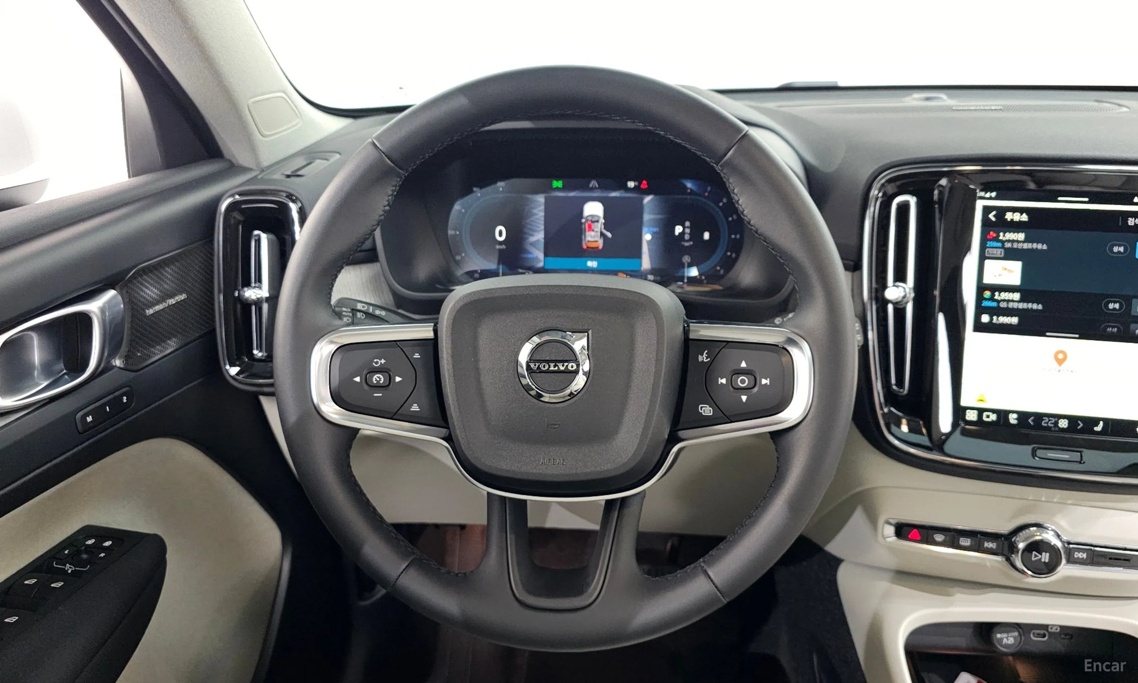 Volvo XC40 превью 12
