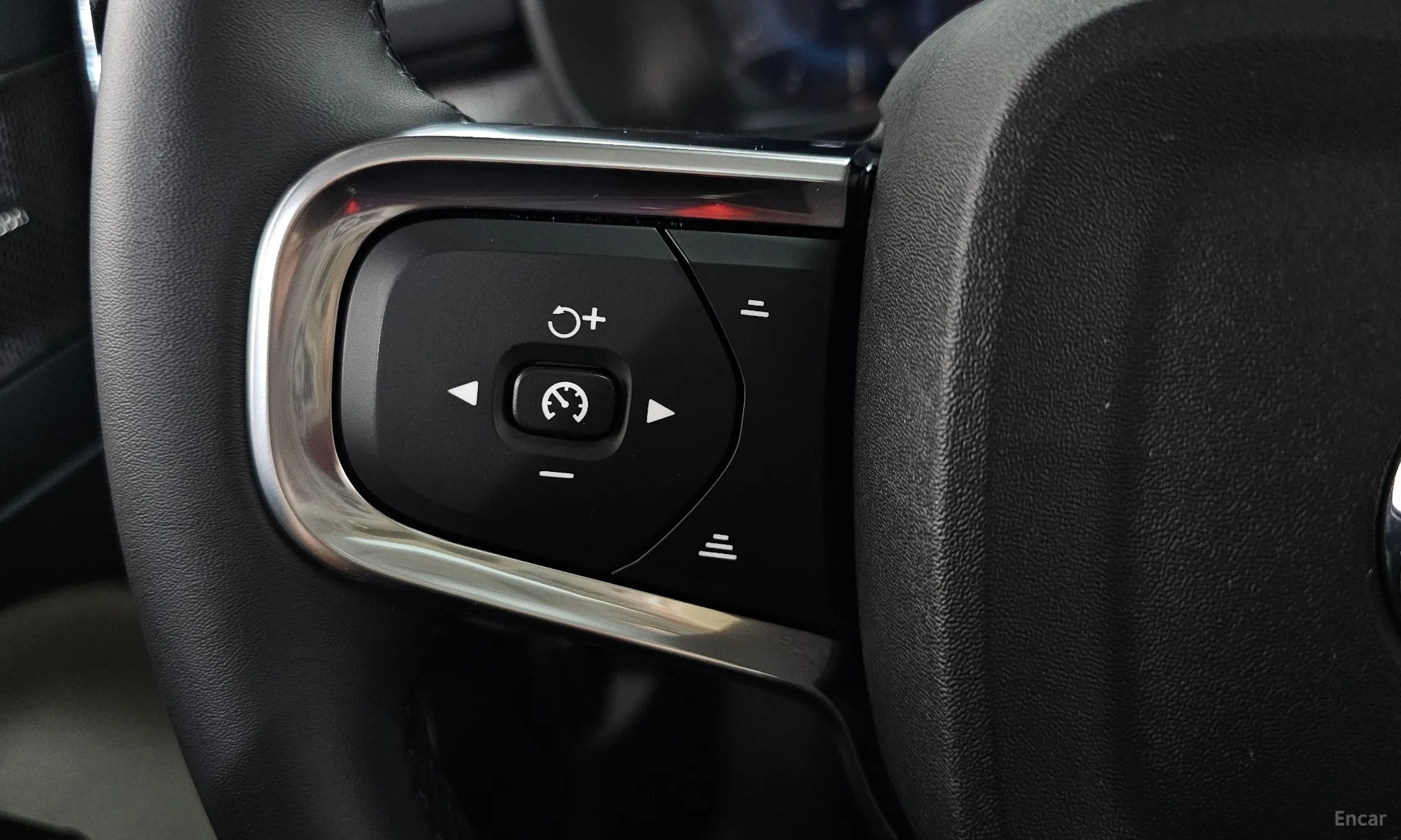 Volvo XC40 превью 17