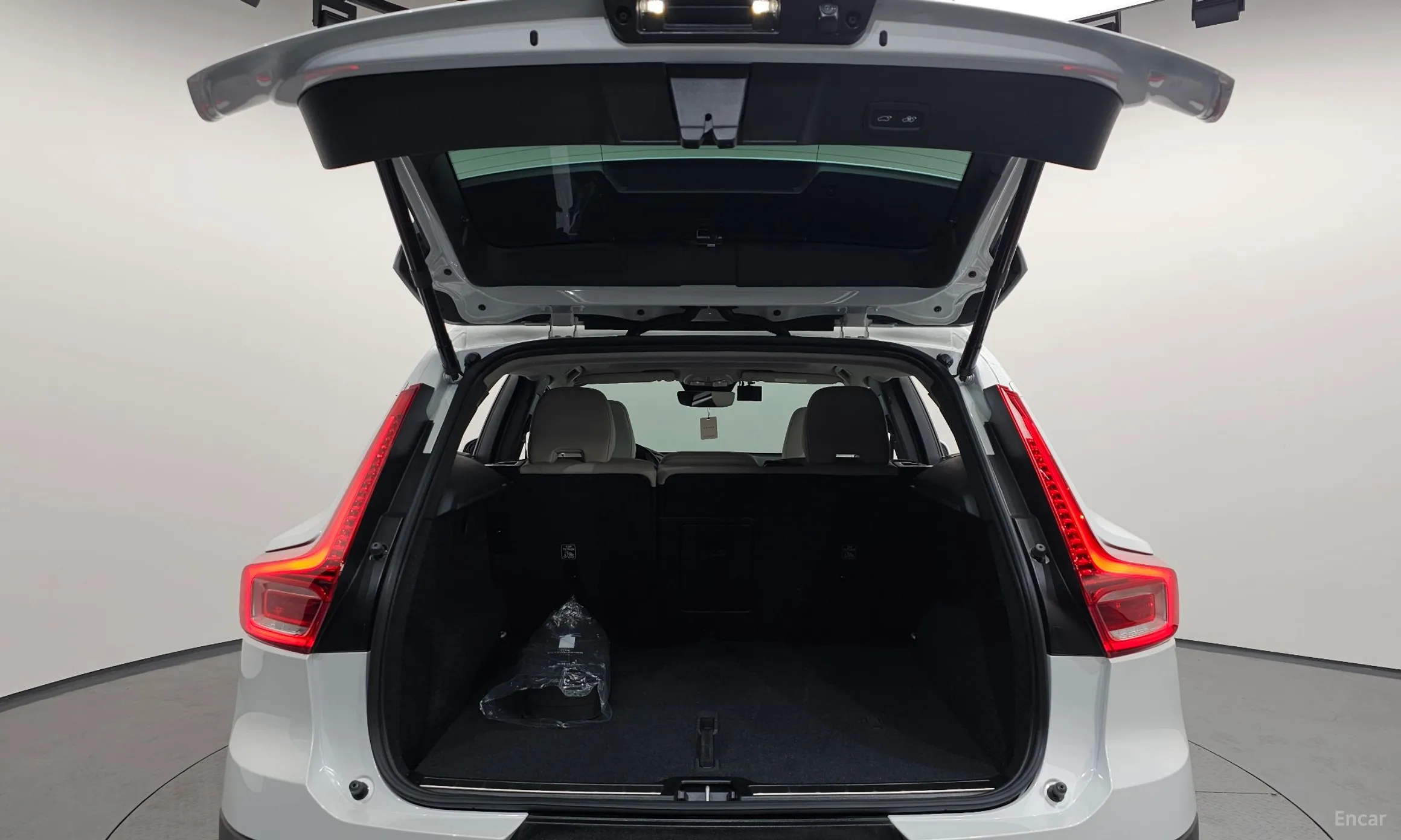 Volvo XC40 превью 20