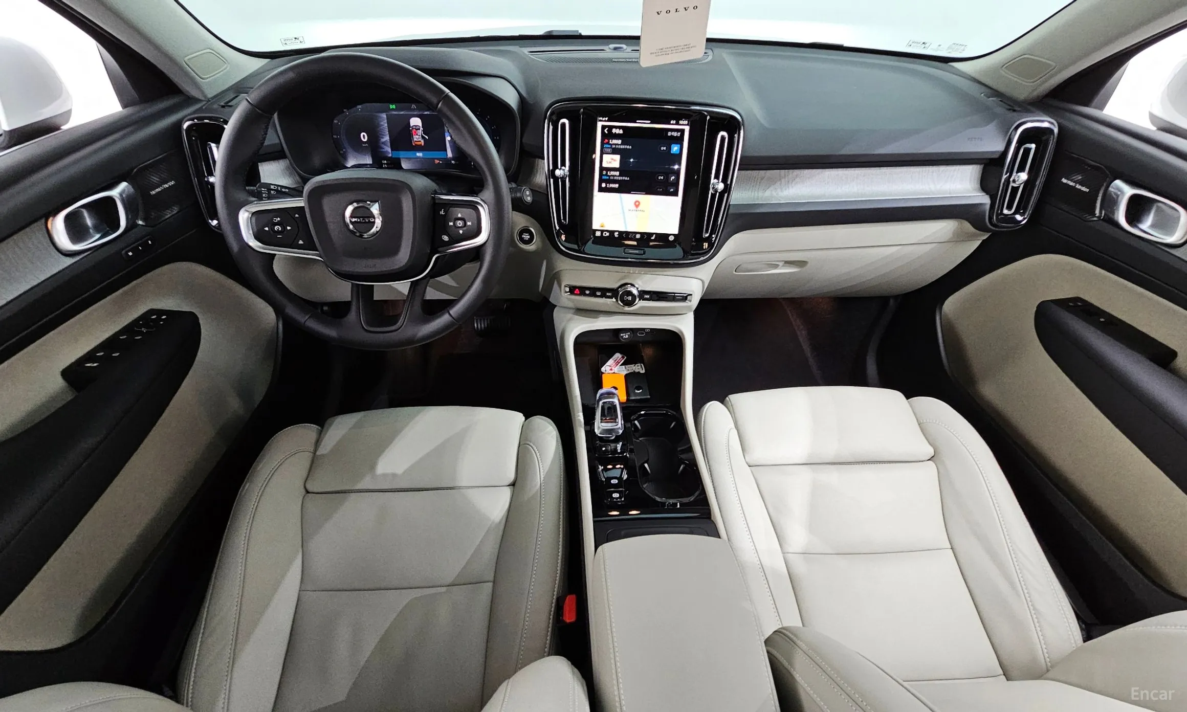 Volvo XC40 превью 7