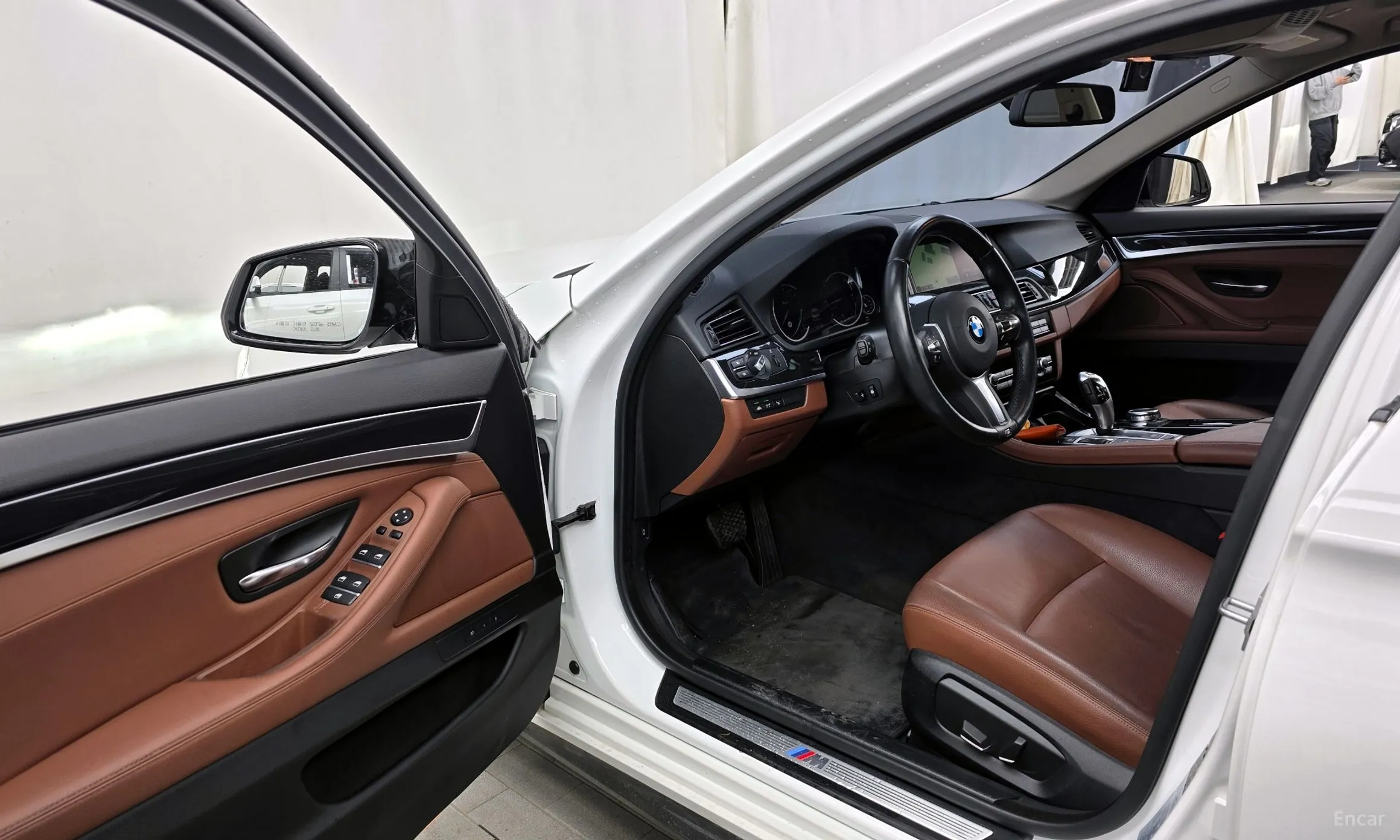 BMW 5 Series (F10) превью 10