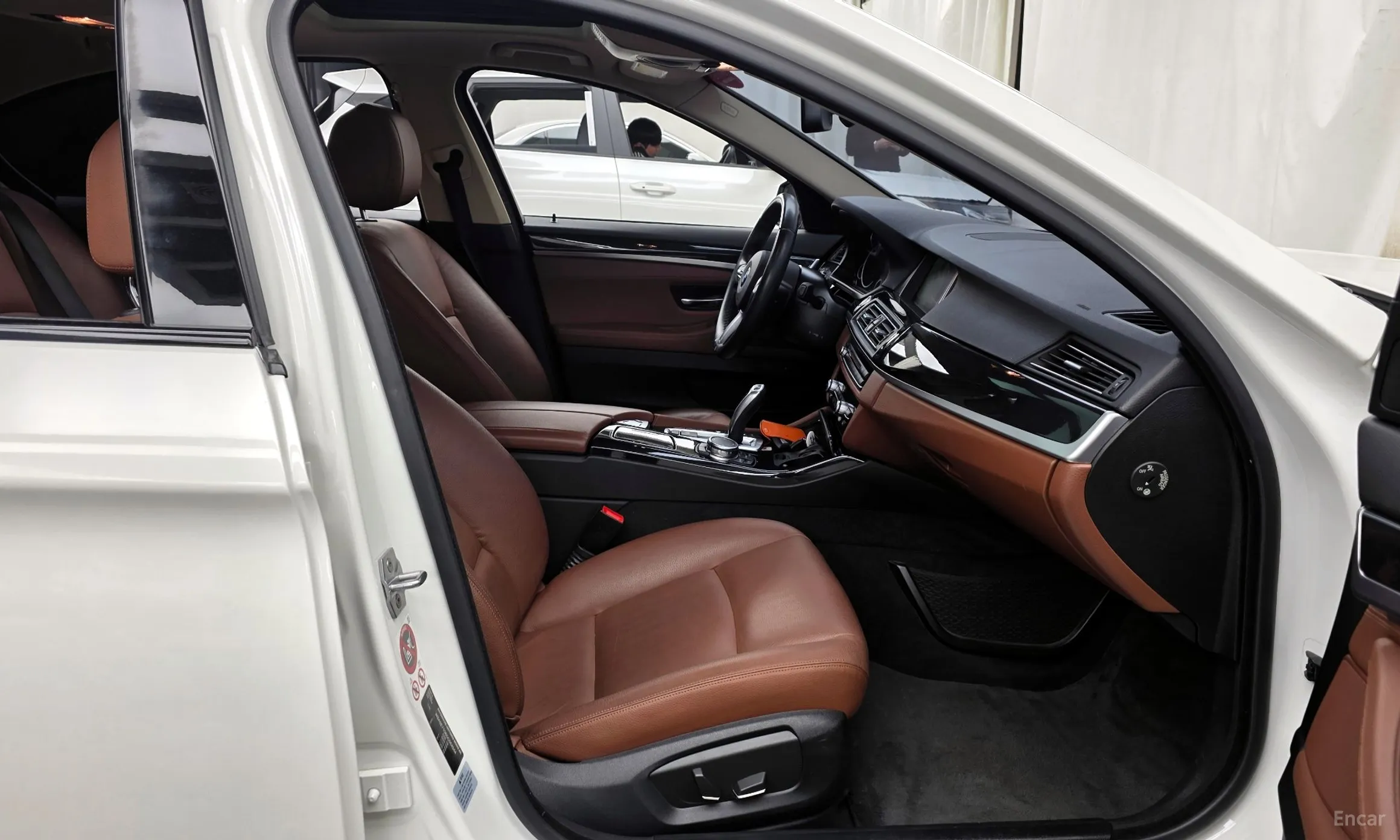 BMW 5 Series (F10) превью 11