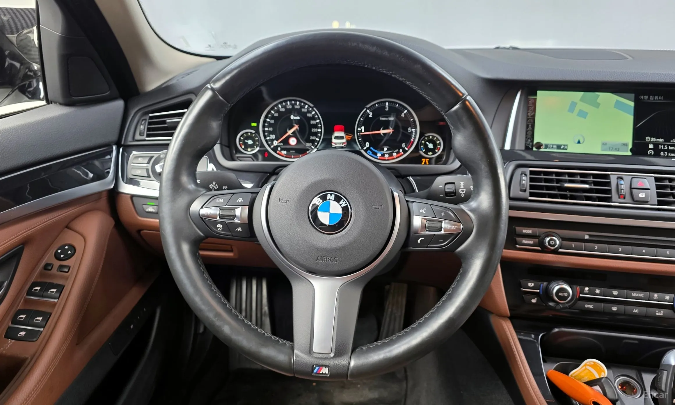 BMW 5 Series (F10) превью 13
