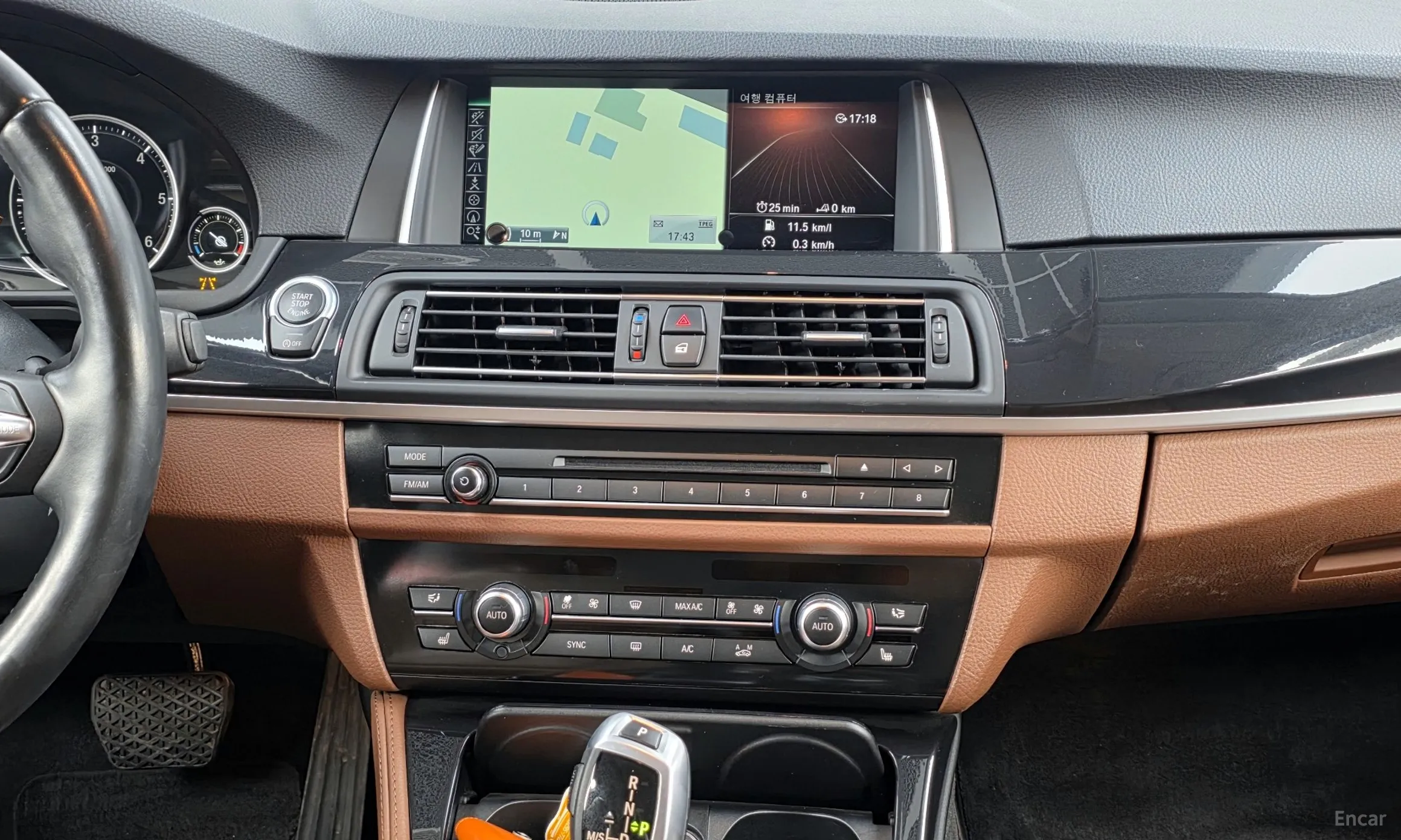 BMW 5 Series (F10) превью 14