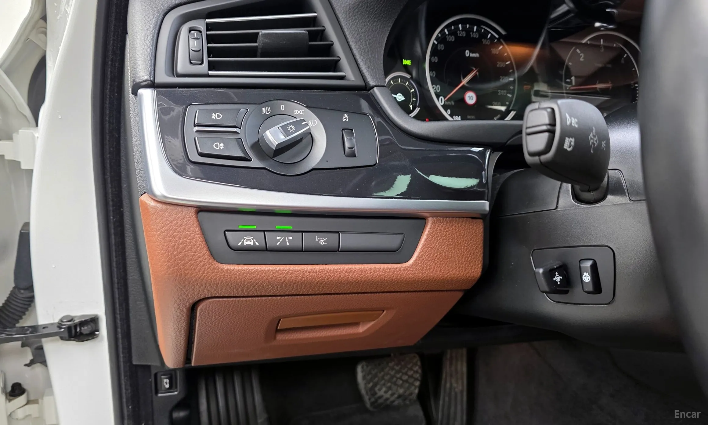 BMW 5 Series (F10) превью 16