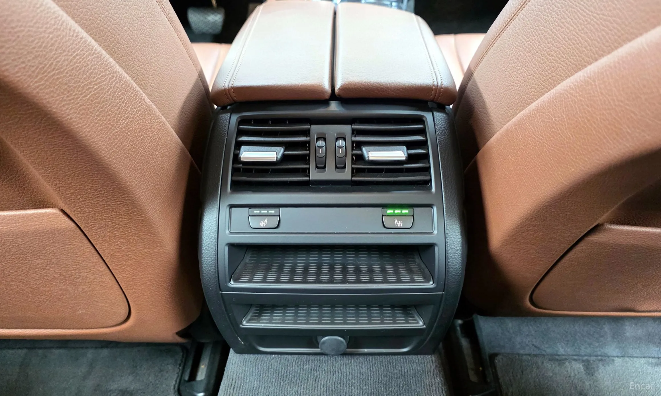 BMW 5 Series (F10) превью 18
