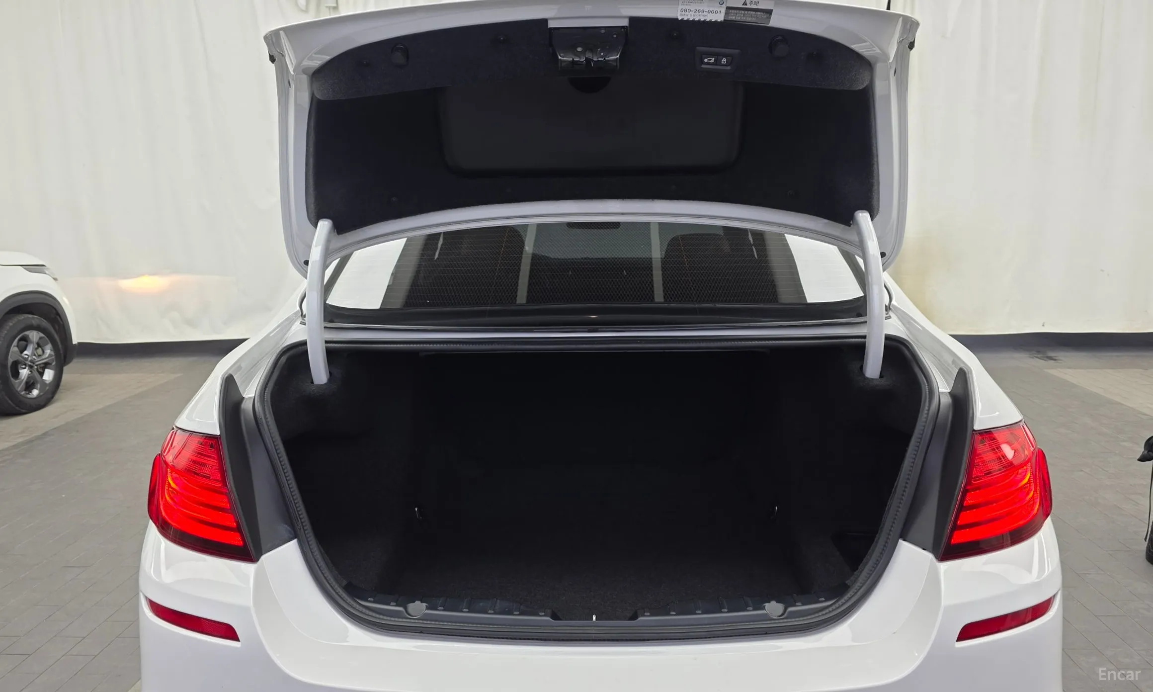 BMW 5 Series (F10) превью 20
