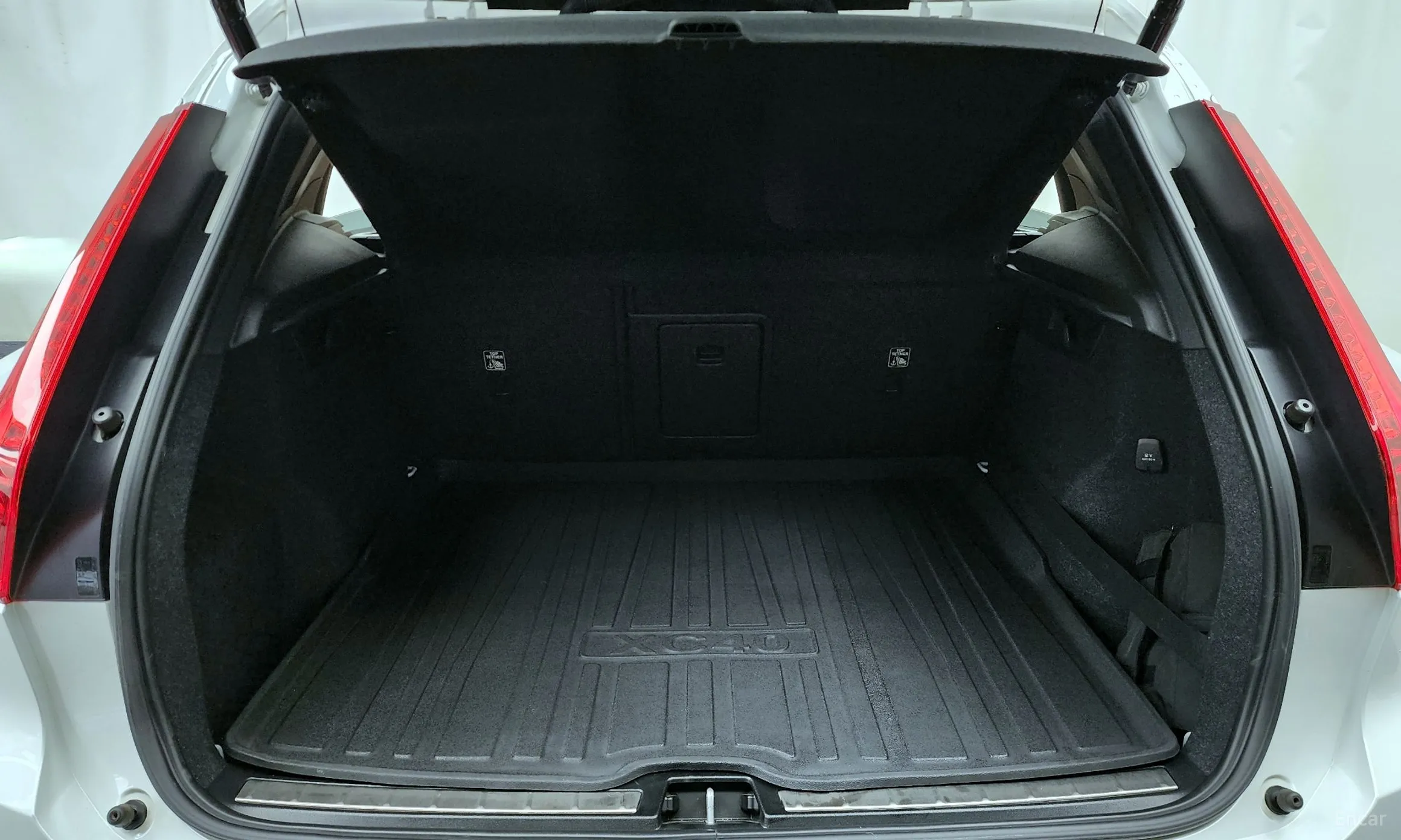 Volvo XC40 превью 20