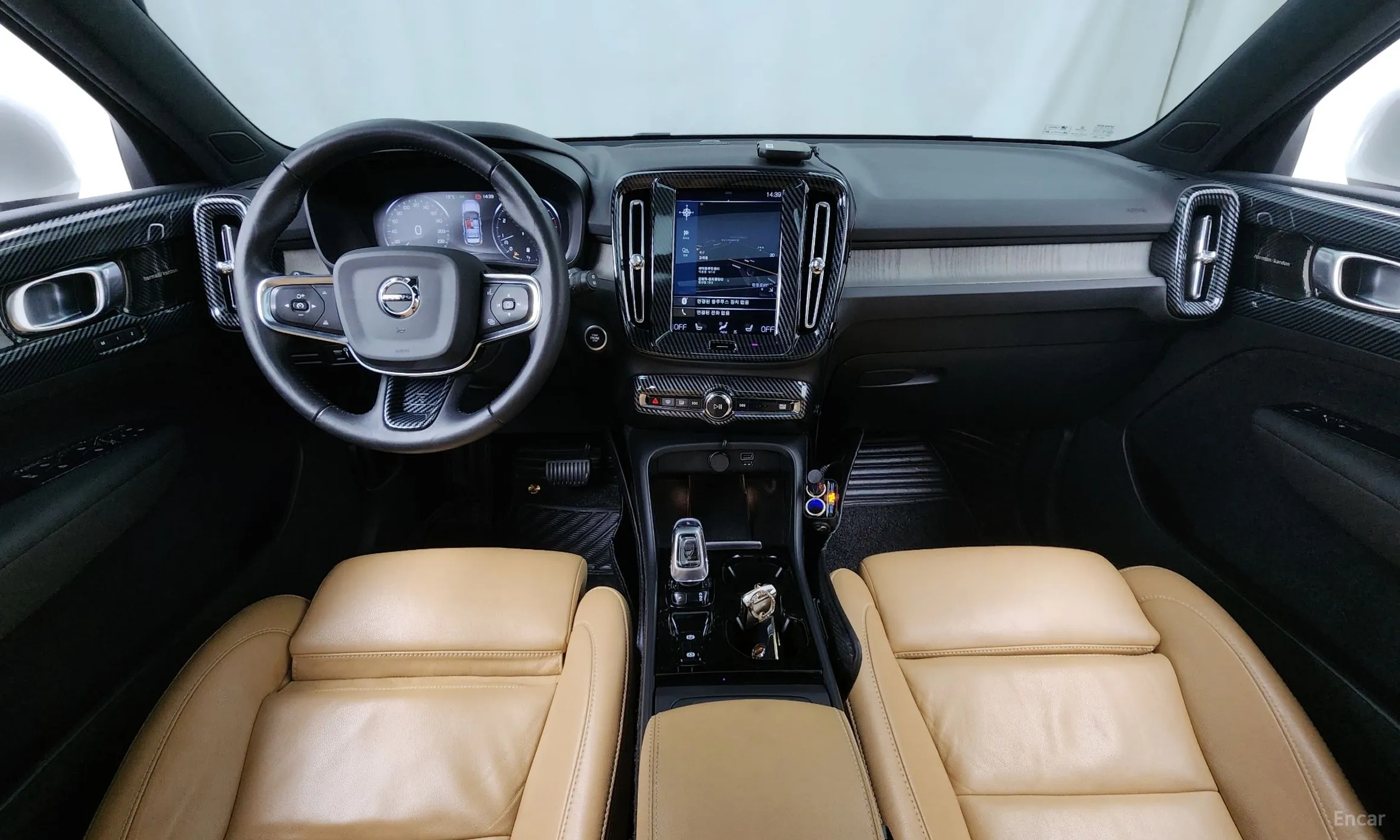 Volvo XC40 превью 7