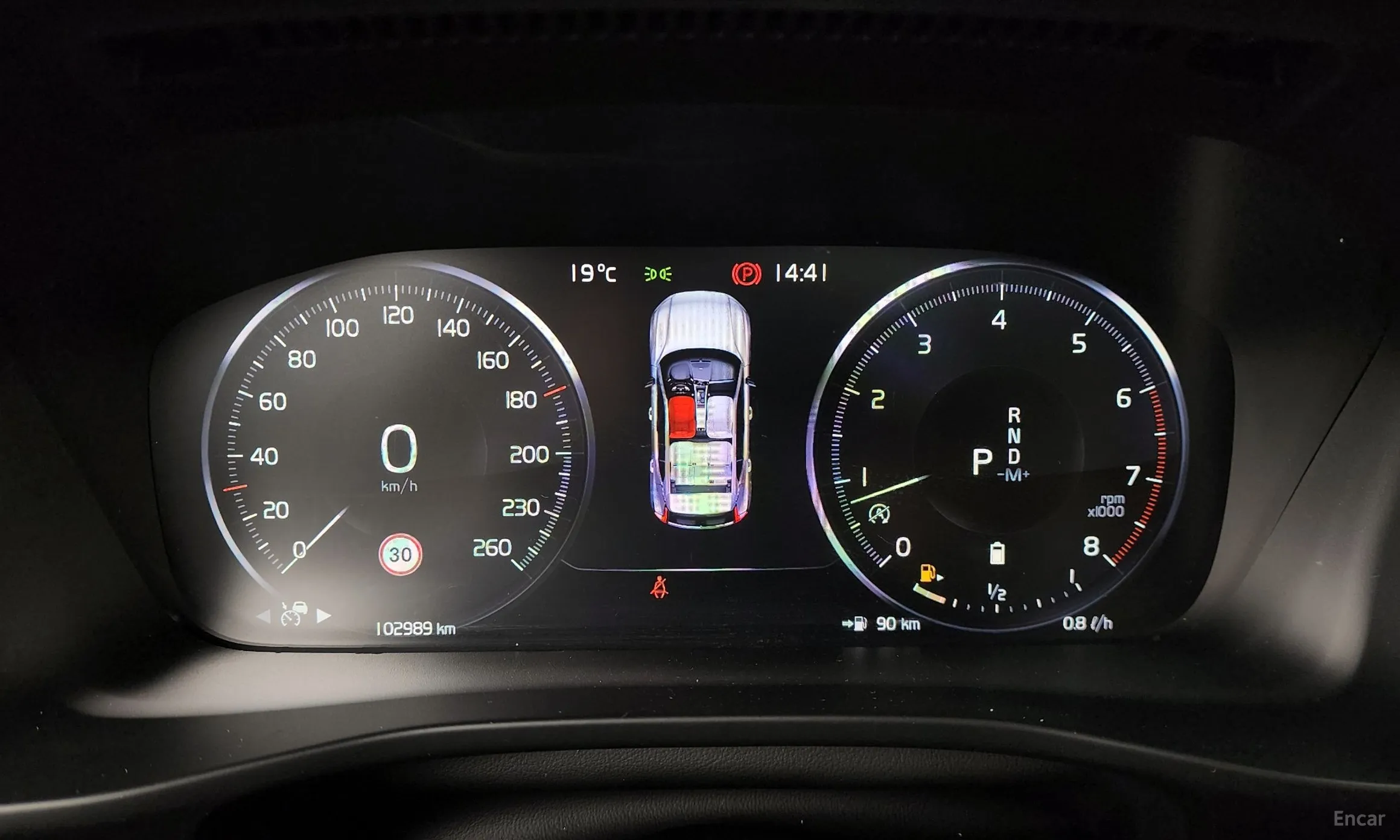 Volvo XC40 превью 8