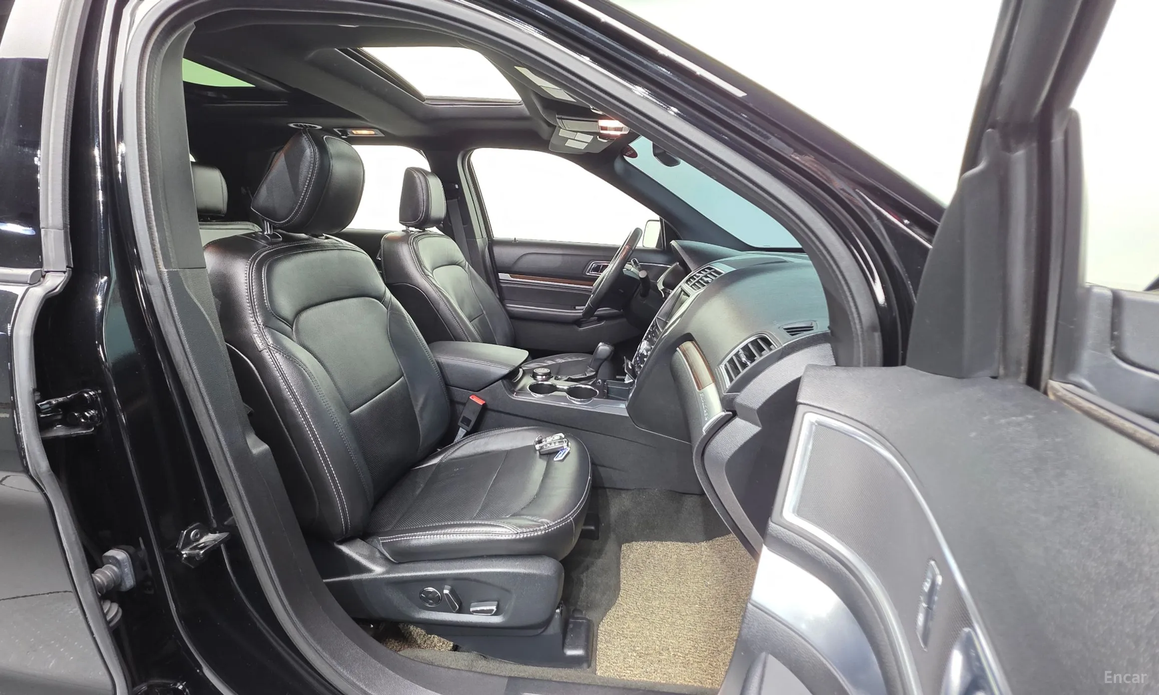 Ford Explorer превью 10