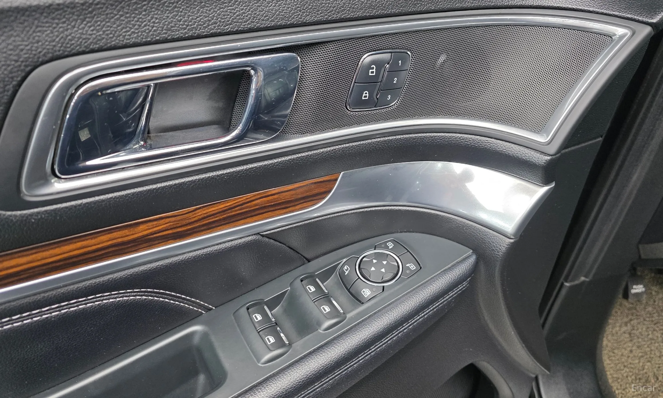 Ford Explorer превью 13