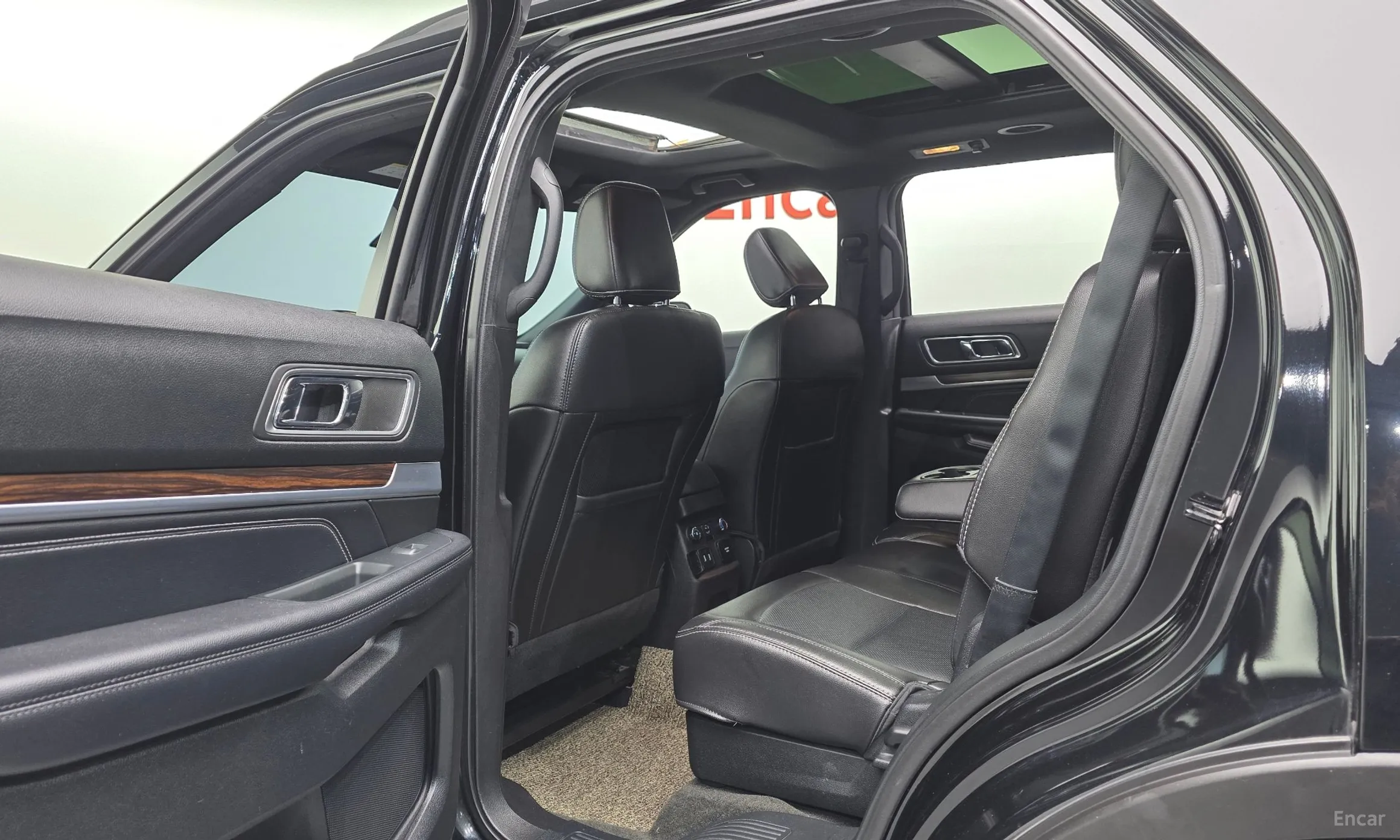 Ford Explorer превью 17