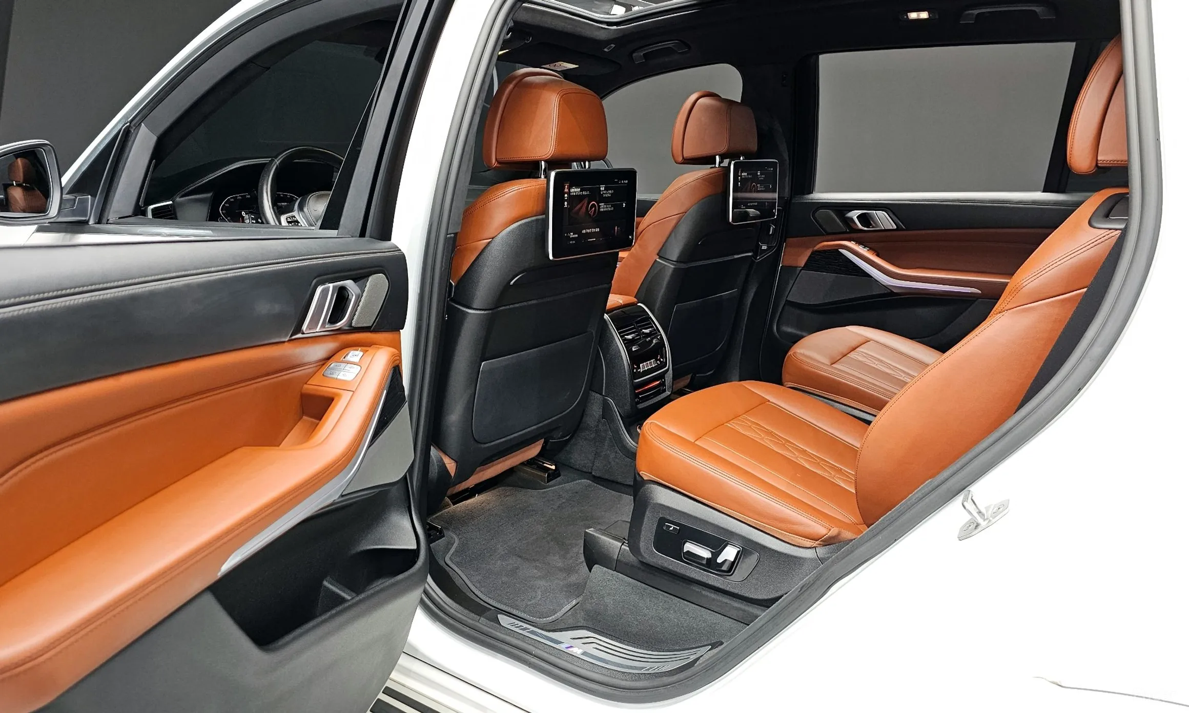 BMW X7 (G07) превью 12