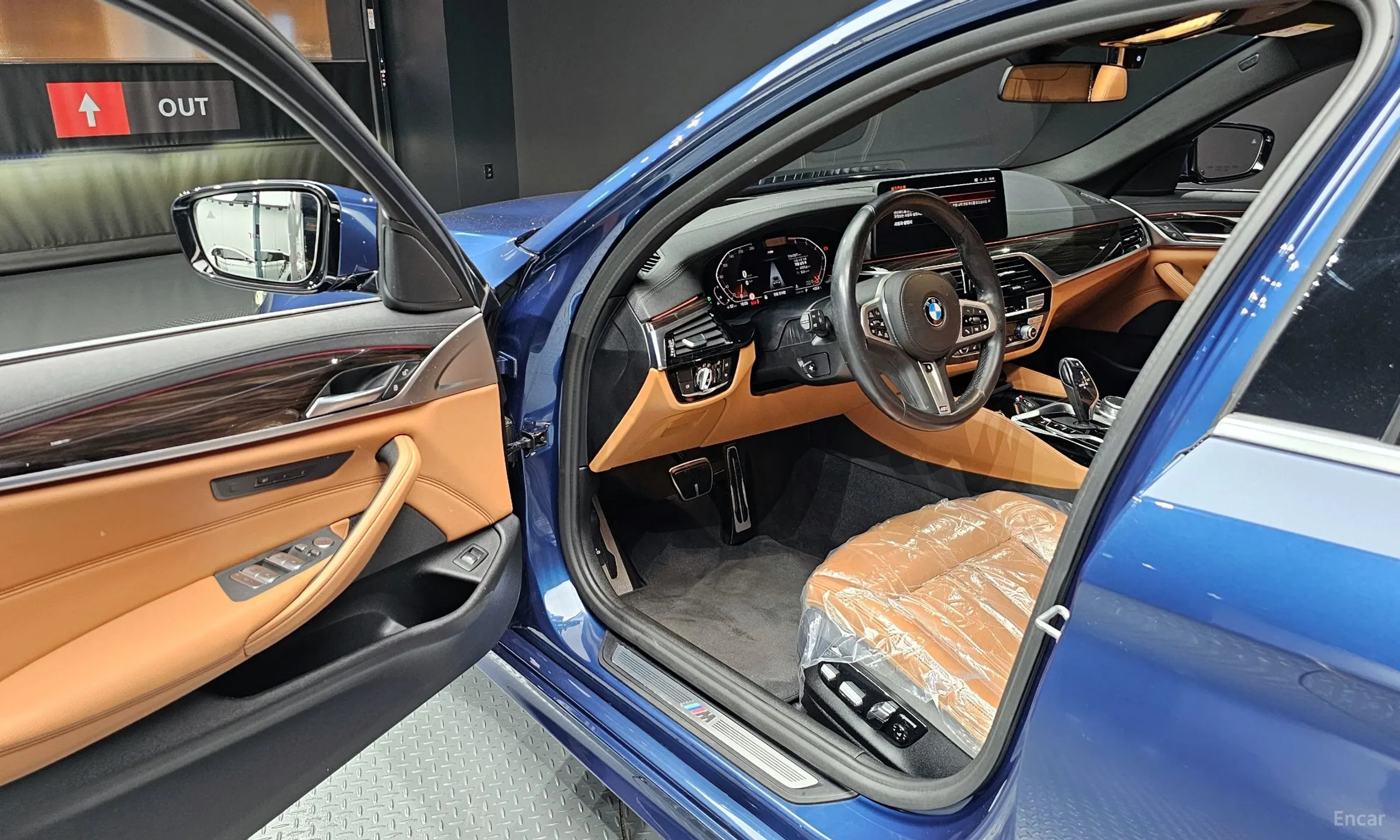 BMW 5 Series (G30) превью 10