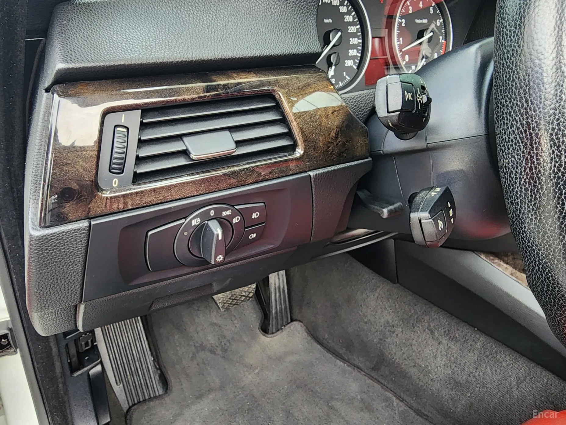 BMW 3 Series (E90) превью 15