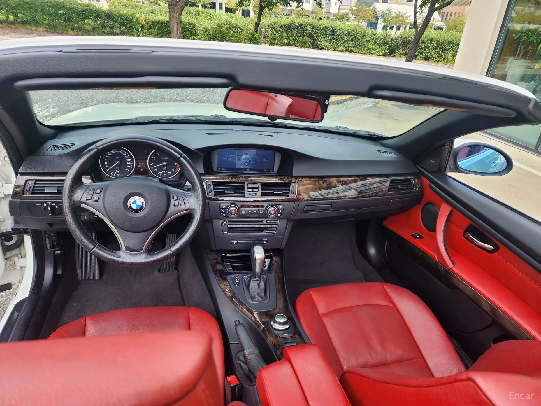 BMW 3 Series (E90) превью 18