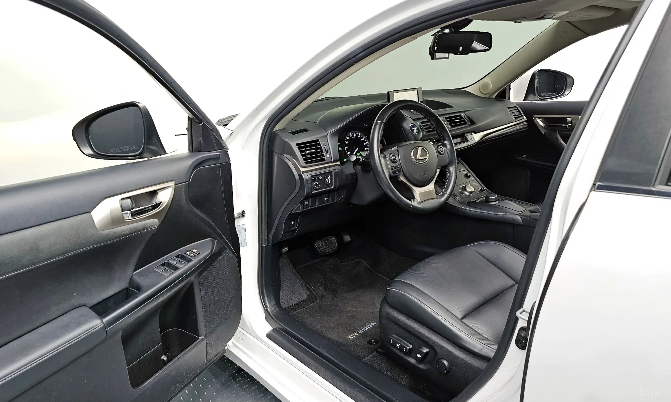 Lexus CT200h превью 10